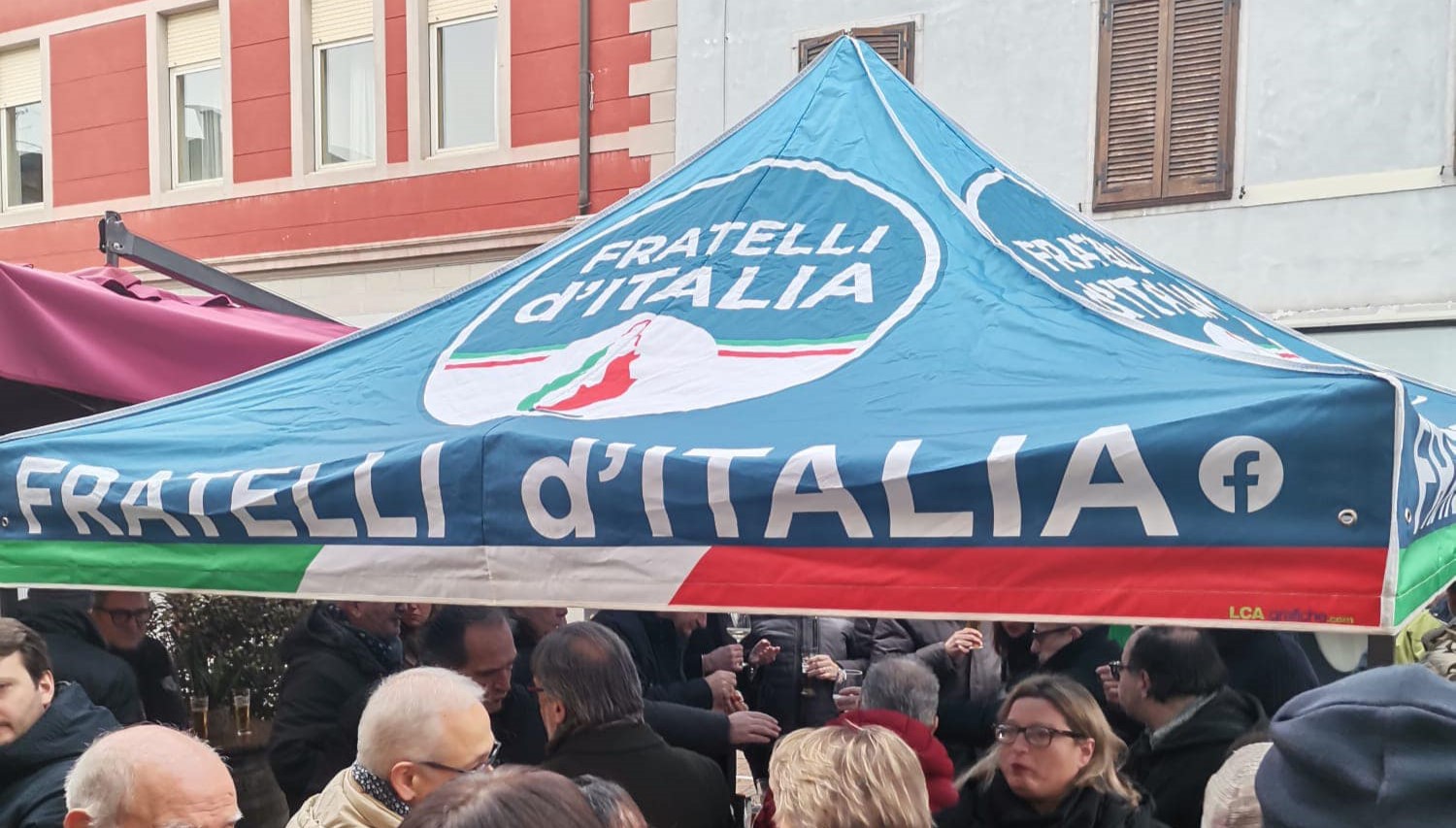 Monfalcone, Fratelli d’Italia scende in piazza: «No a caccia al voto nella comunità bengalese»