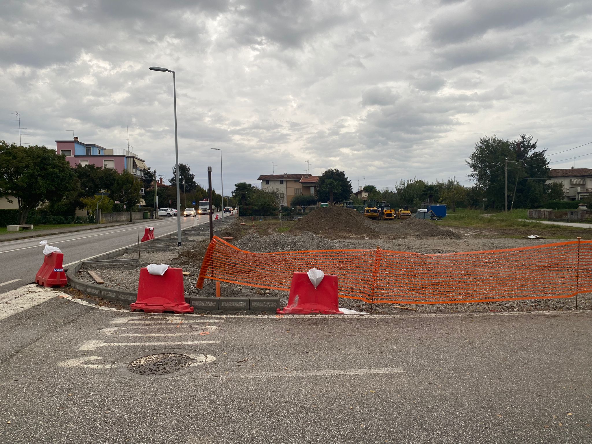 Arriva un nuovo parcheggio in via Sauro a Pieris, senza asfalto