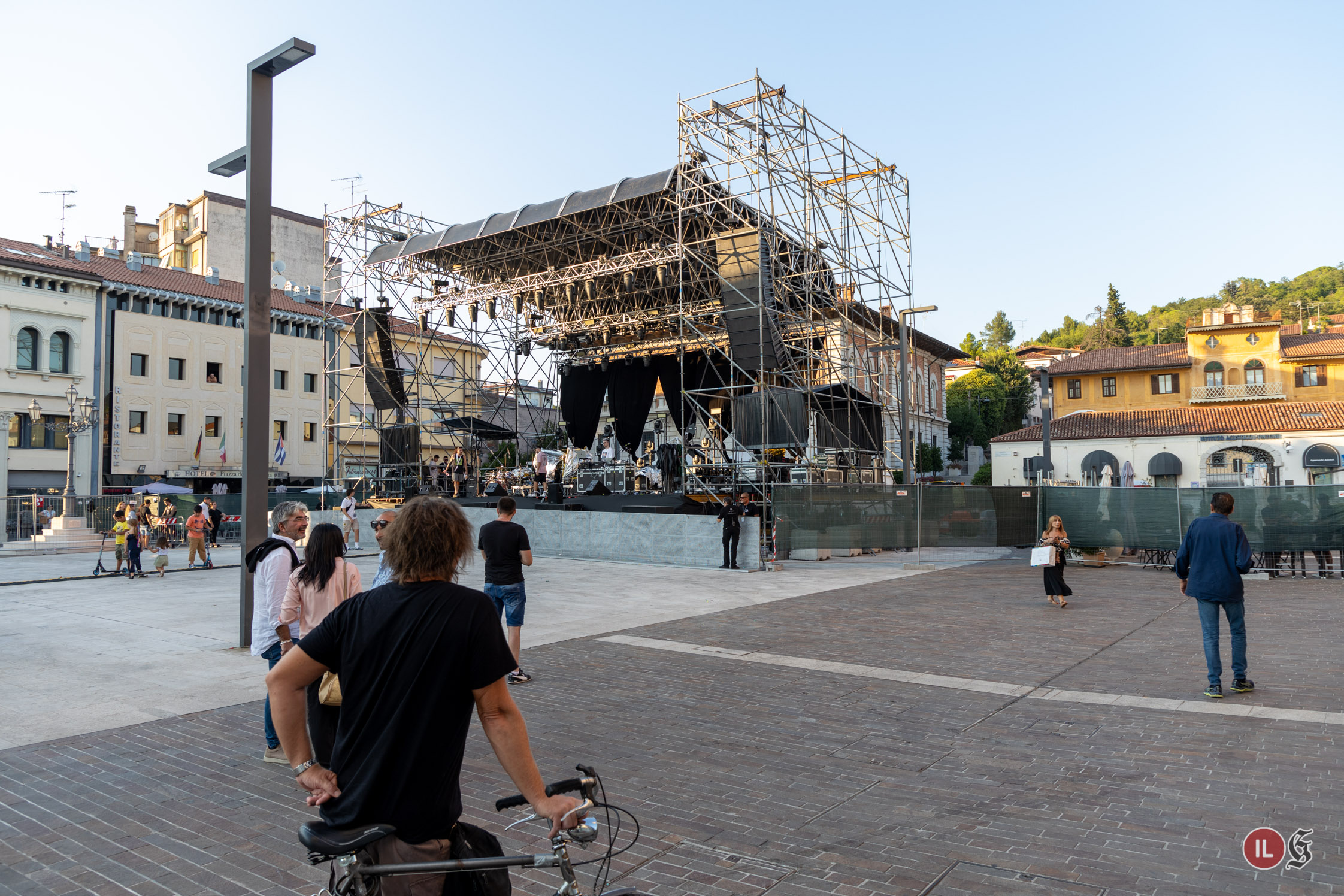 Ernia fa ballare la piazza, «Monfalcone riferimento per artisti locali» 