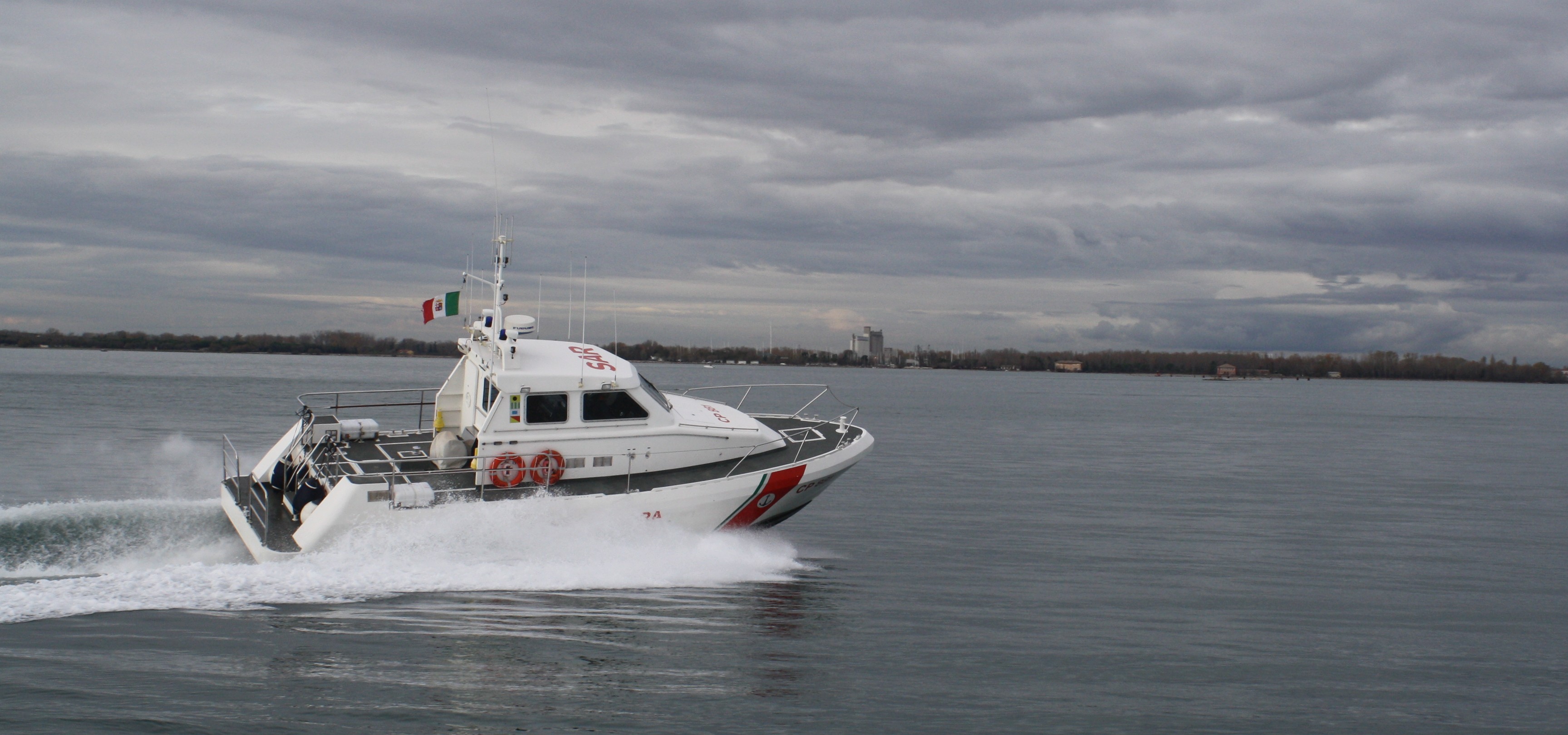 Immagine per Malore in mare a Grado, Guardia Costiera soccorre diportista