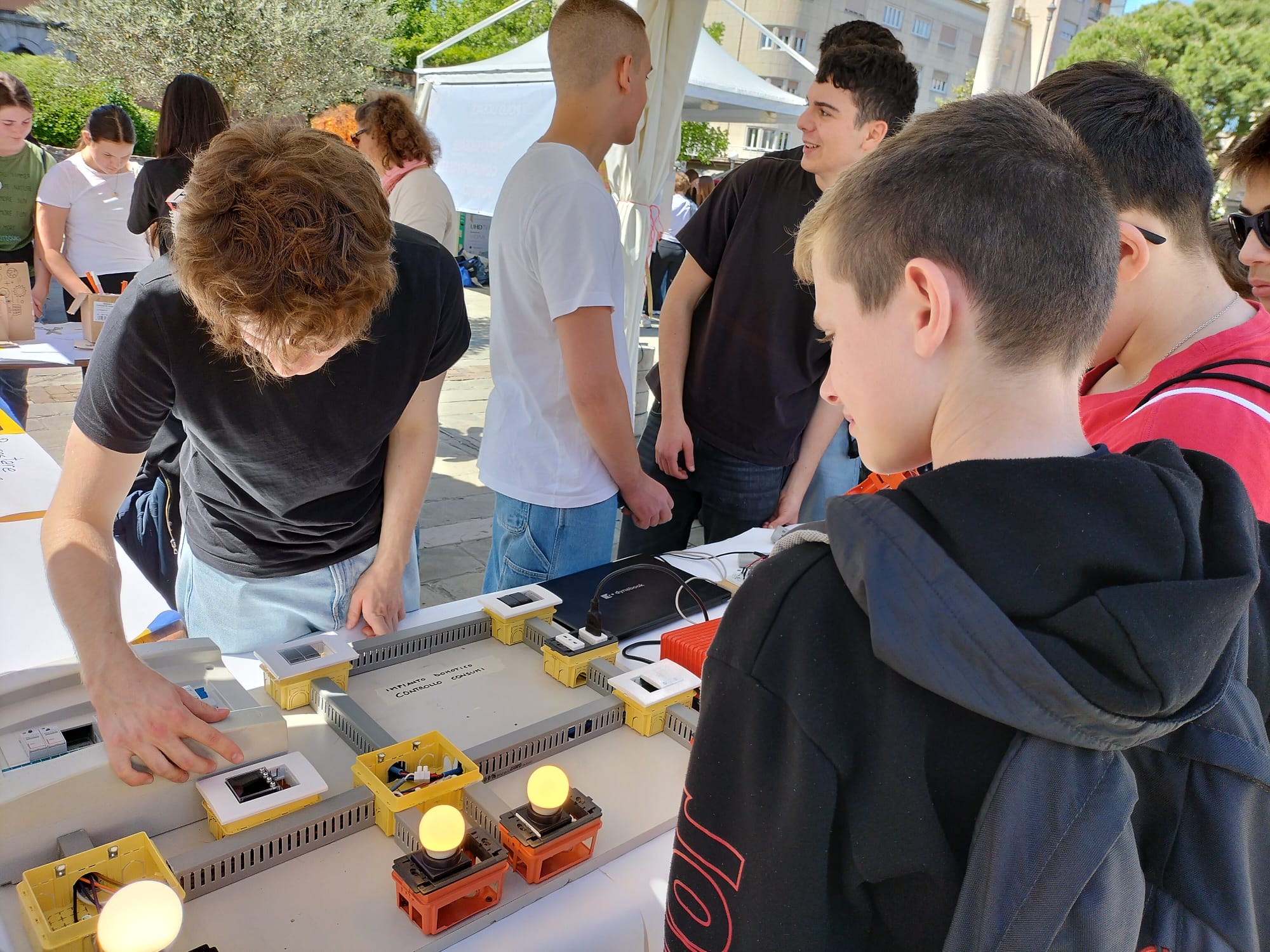 Laboratori e giochi, la fiera delle scuole in piazza porta 500 ragazzi a Gorizia