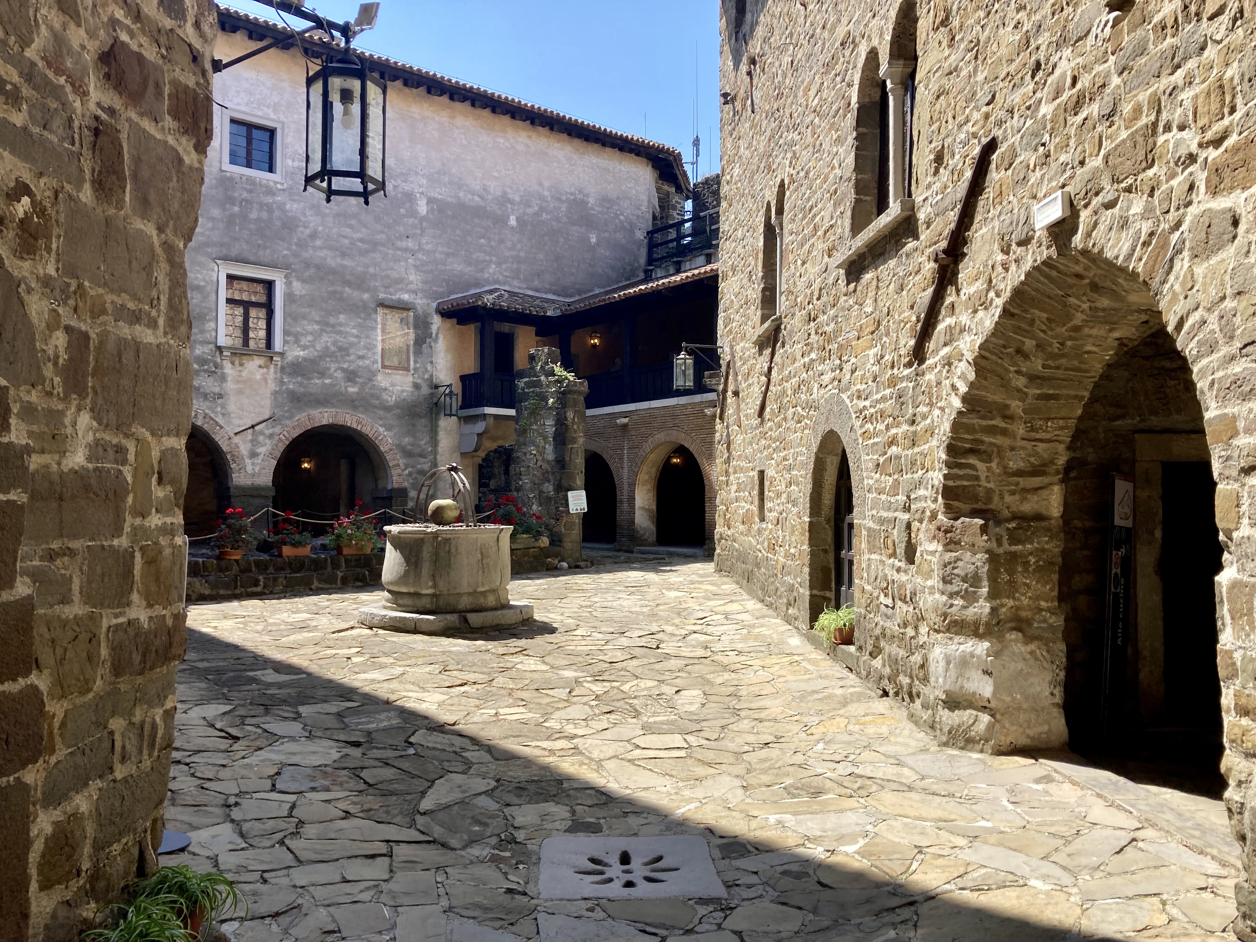 Immagine per Il Castello di Gorizia chiude e si trasforma in set cinematografico