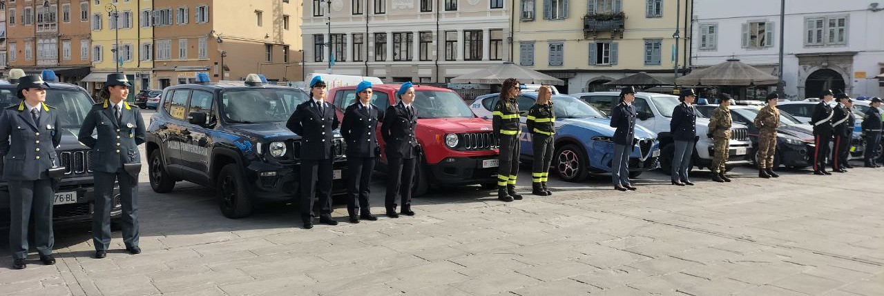 Gorizia, in piazza Vittoria l'omaggio alle donne delle forze dell'ordine 