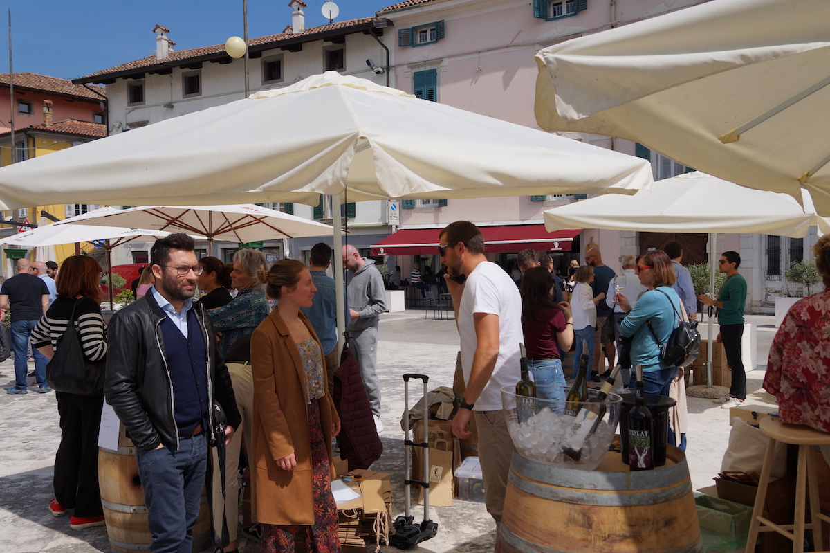 Brindisi in piazza a Cormons, sabato alla scoperta di vini e cantine