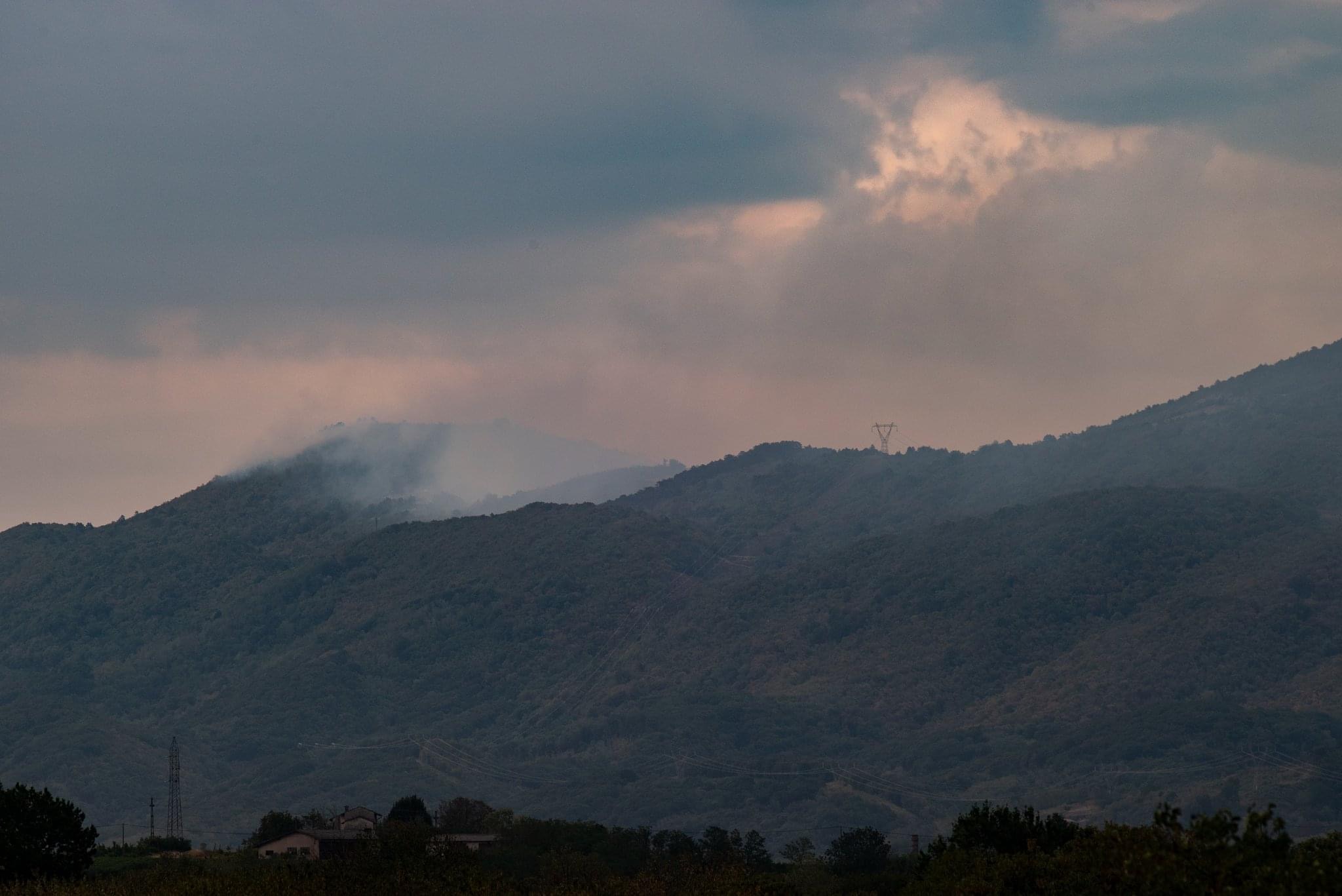 Immagine per Il Carso brucia di nuovo, acceso un altro focolaio sopra Miren