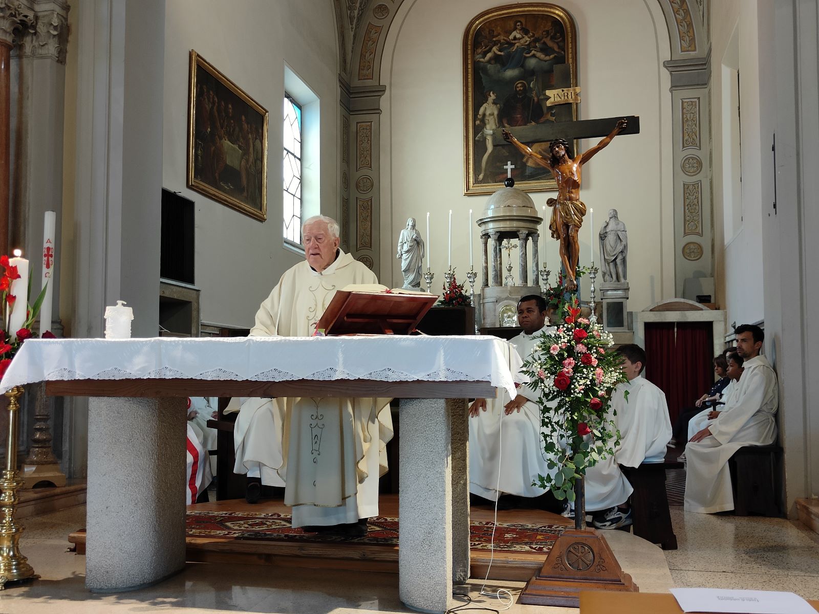 Immagine per L'affetto di San Rocco ai 65 anni di messa di don Ruggero, «persone al centro»