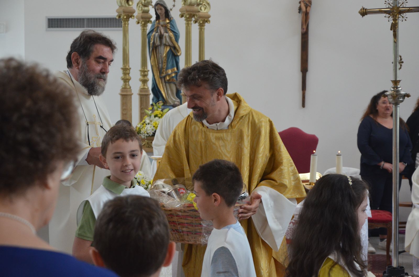 Prima messa per don Manuel a Staranzano, Stalle rosse gremite per il neo sacerdote