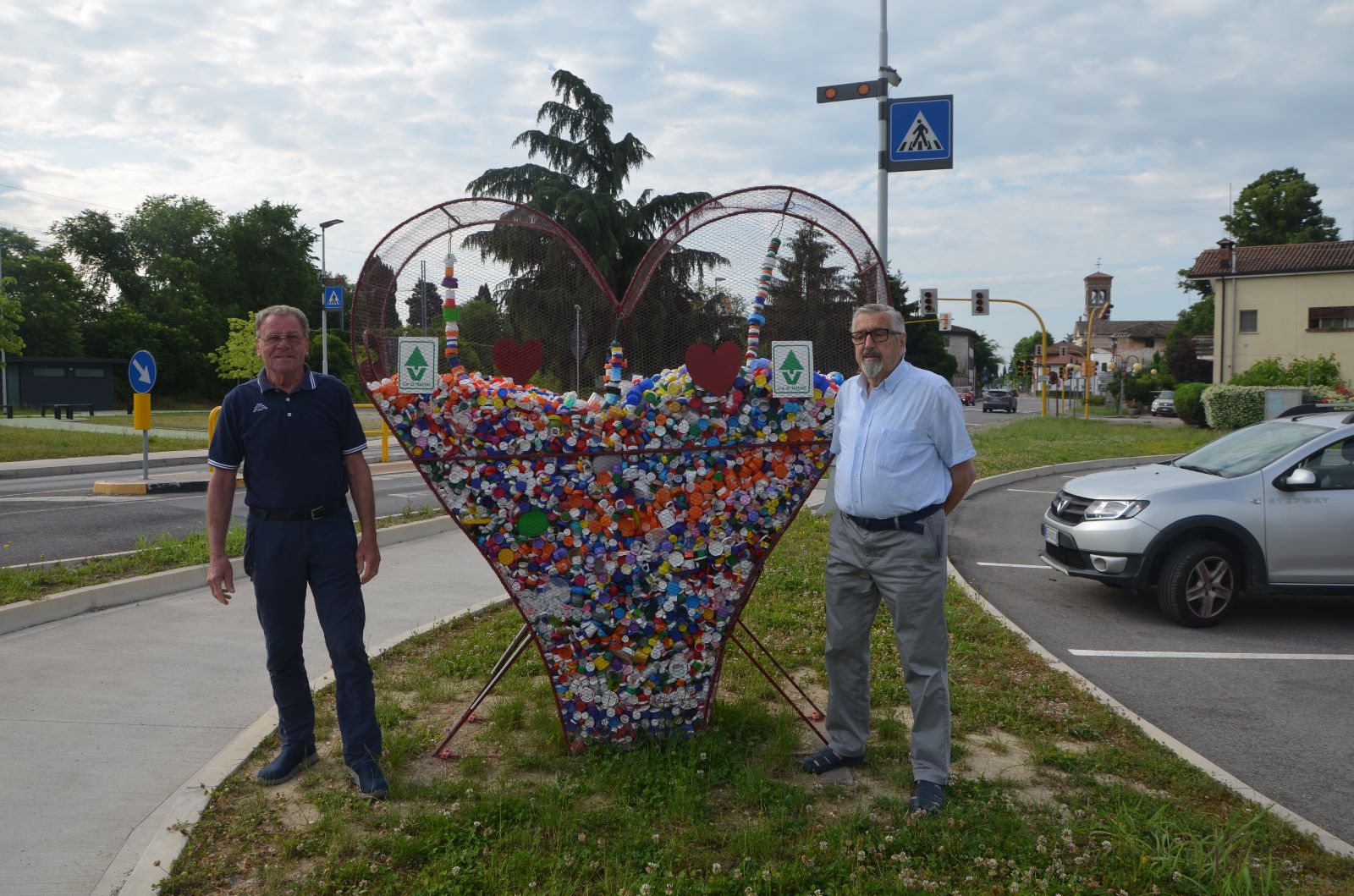 Immagine per Fogliano ha un 'cuore': successo per l'installazione della raccolta tappi