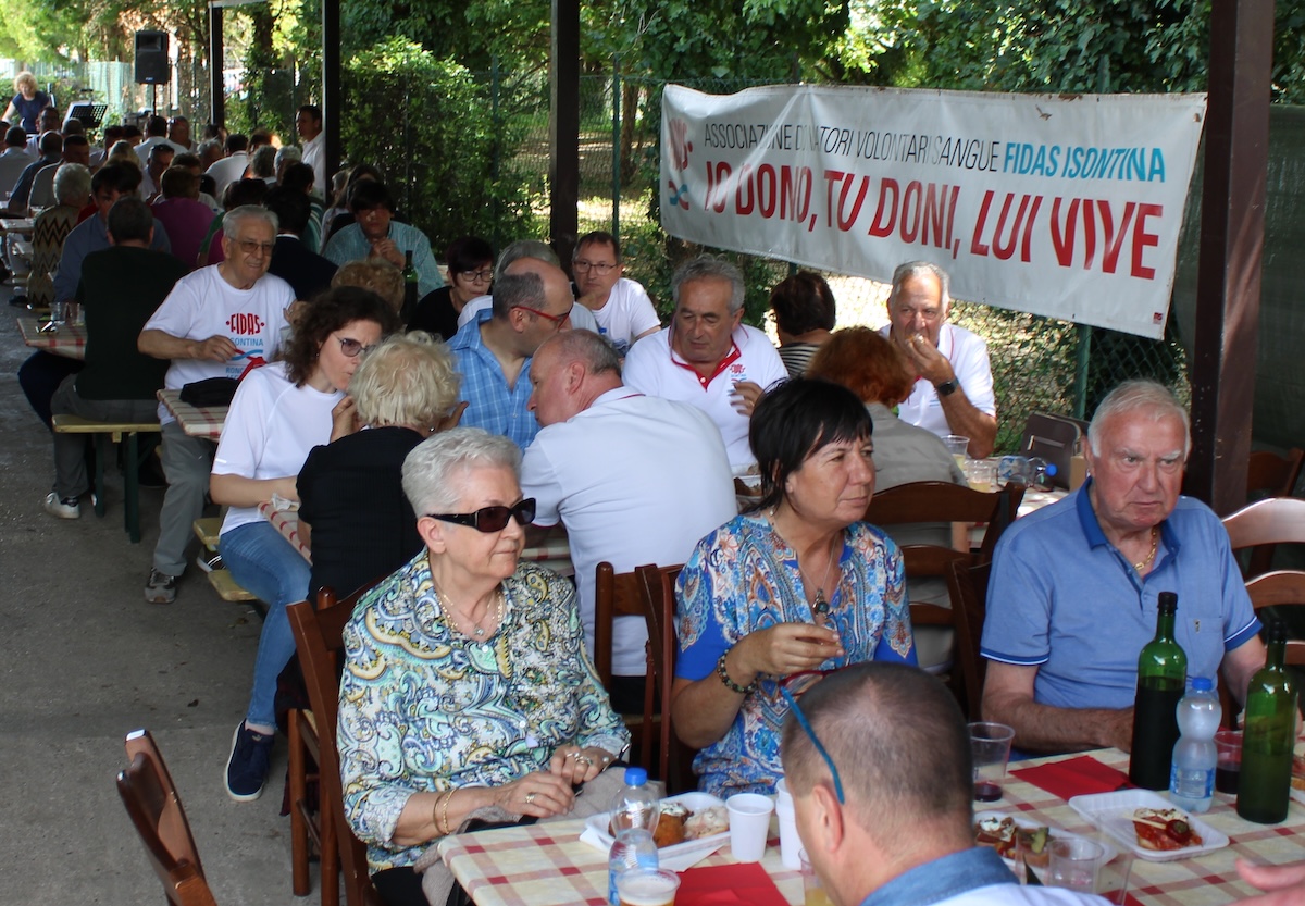 Immagine per La comunità ringrazia i donatori, tre volontari con il distintivo d'oro a Ronchi