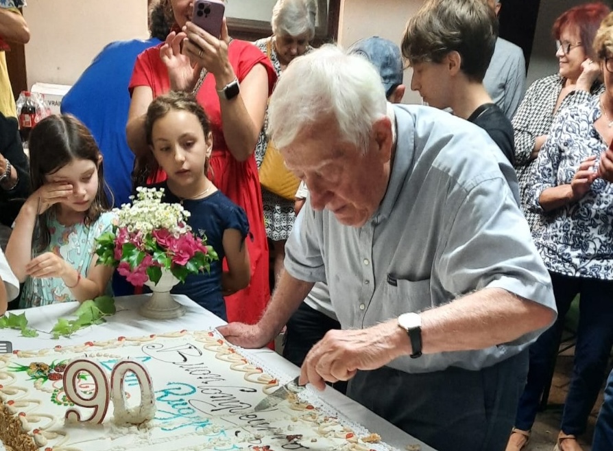 La comunità di San Rocco festeggia 90 anni di don Ruggero, «accoglienza e aiutare»