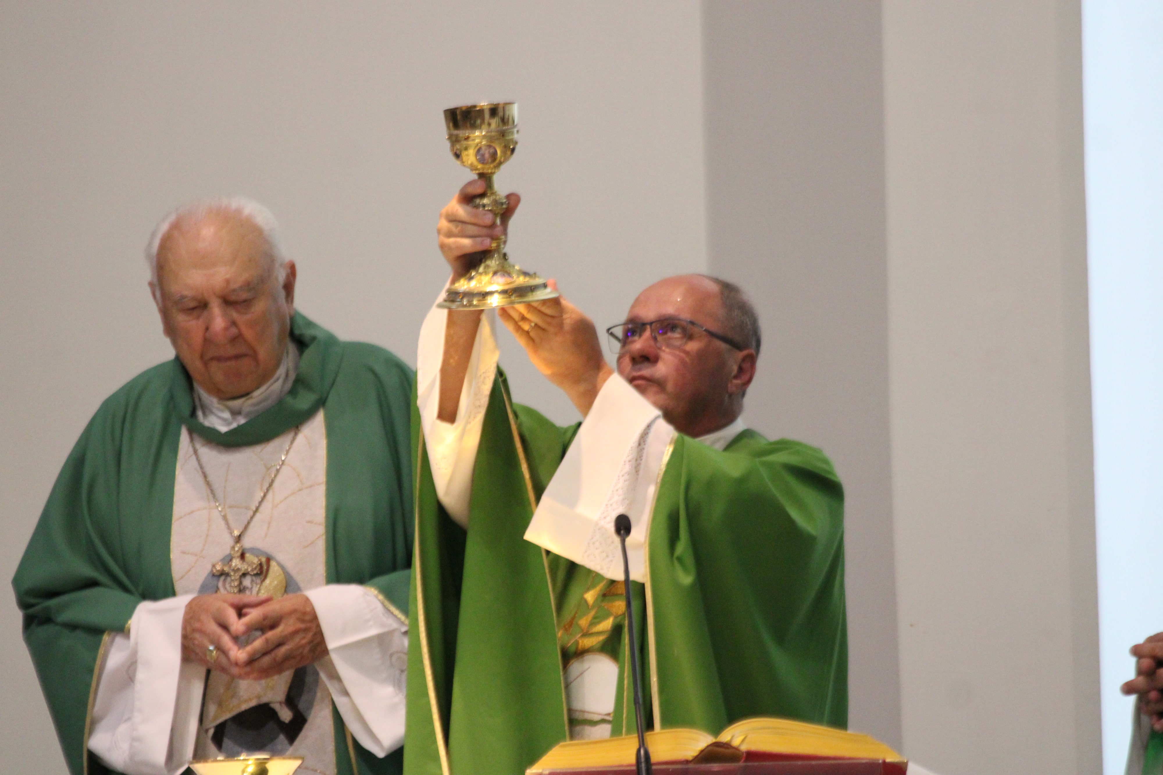 Don Milan nella chiesa di Nova Gorica, mano tesa ai fedeli della gemella Gorizia