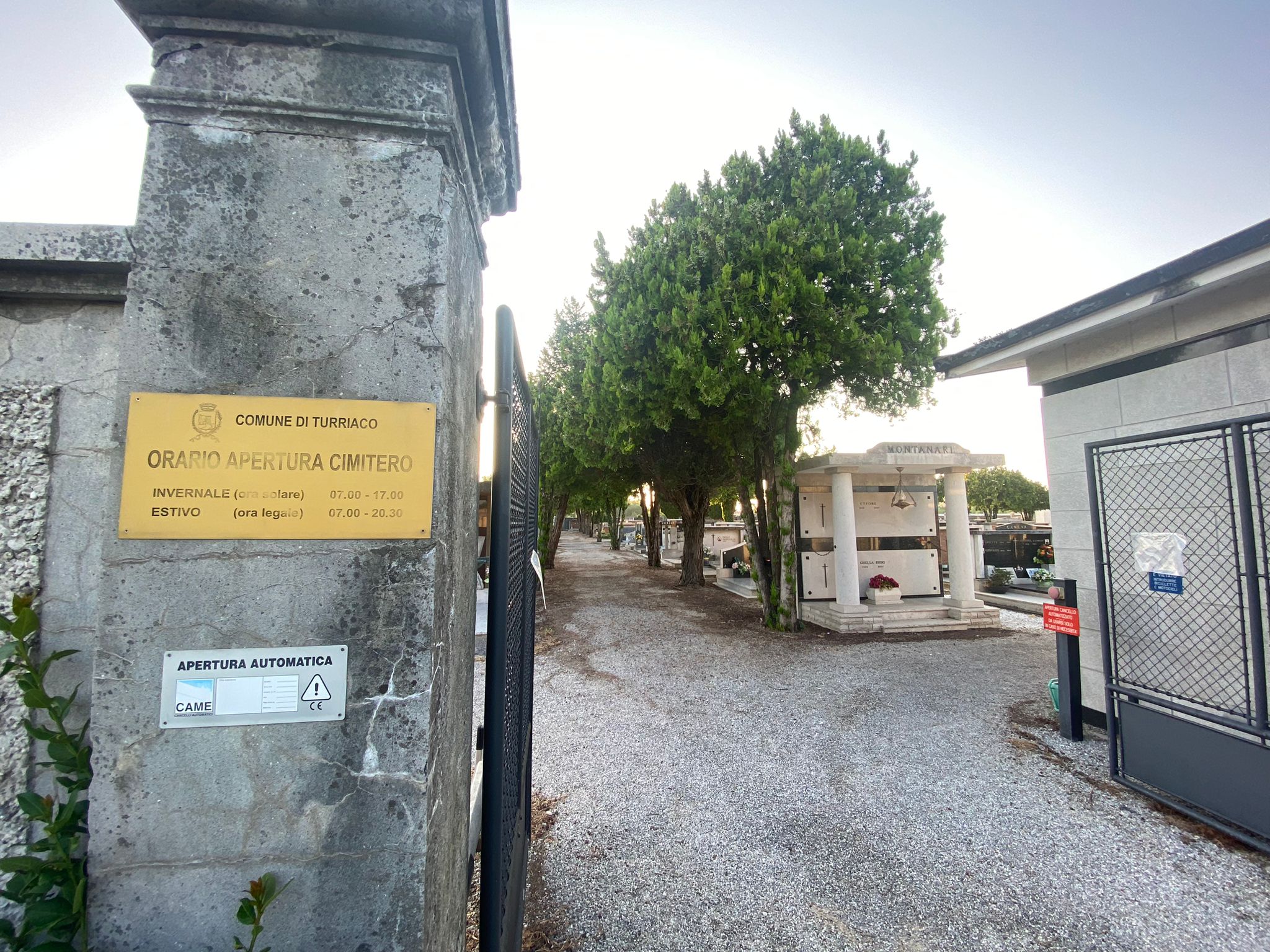 Immagine per Lavori in cimitero a Turriaco, un angolo dedicato alle ceneri dei propri cari