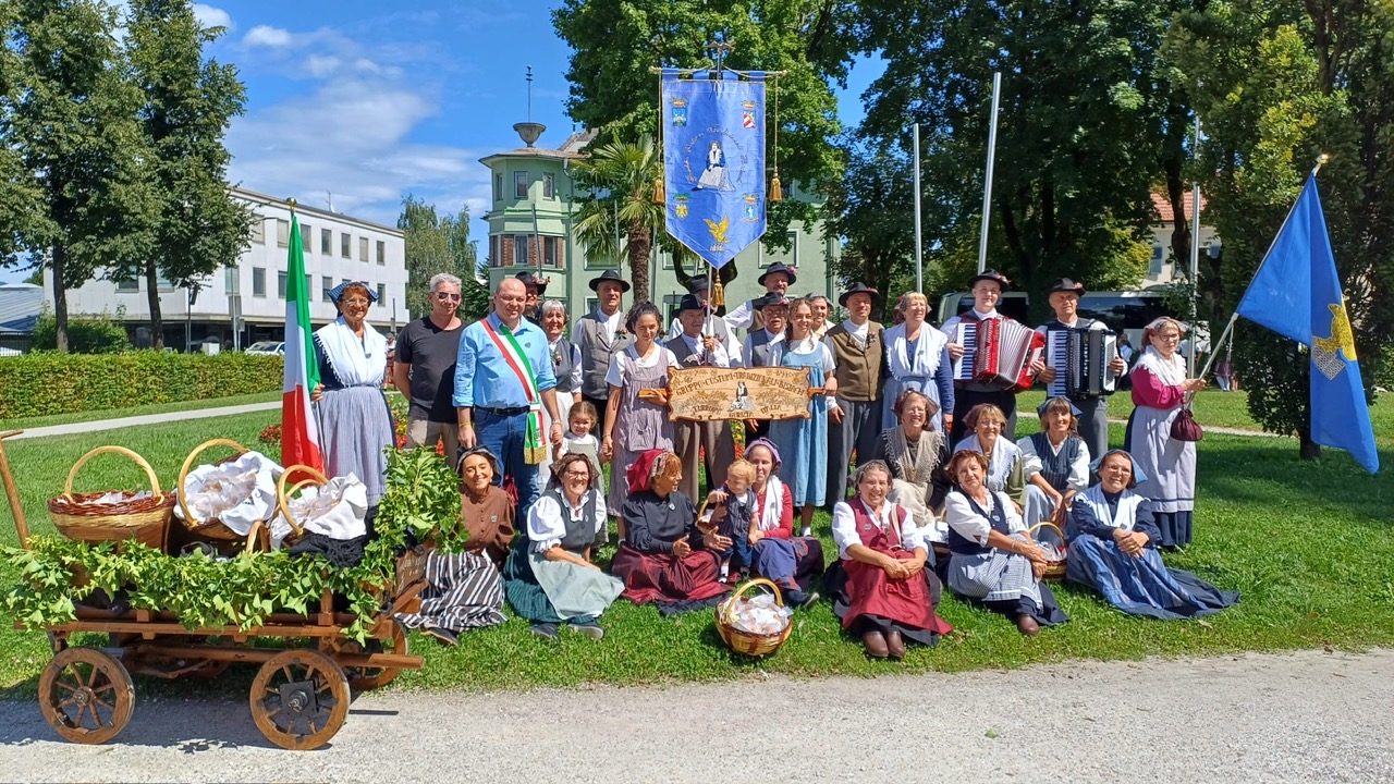 Immagine per Viaggio in Brasile per i Costumi Bisiachi, successo a Villacco per il Kirchtag