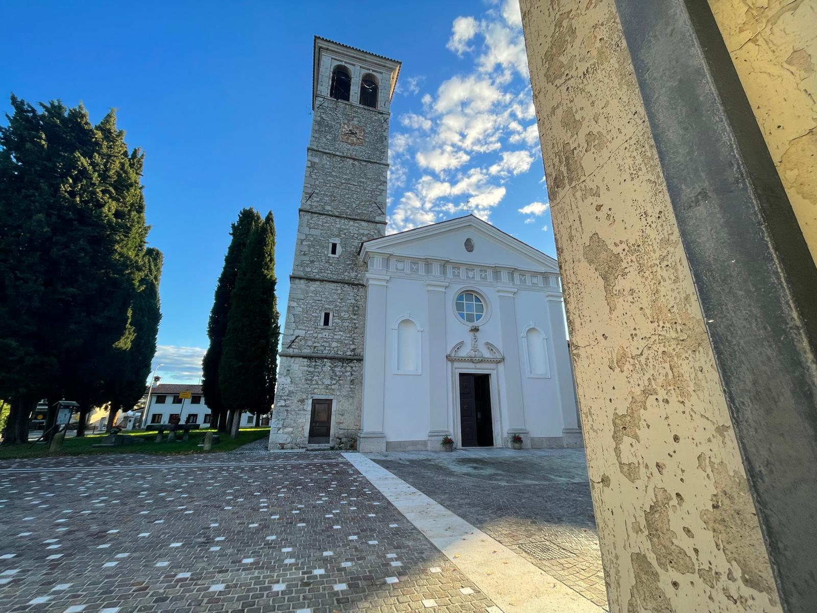 Immagine per Lavori al sagrato della chiesa a San Canzian nell'occhio dell'opposizione: «Chiarezza sulle rimozioni»