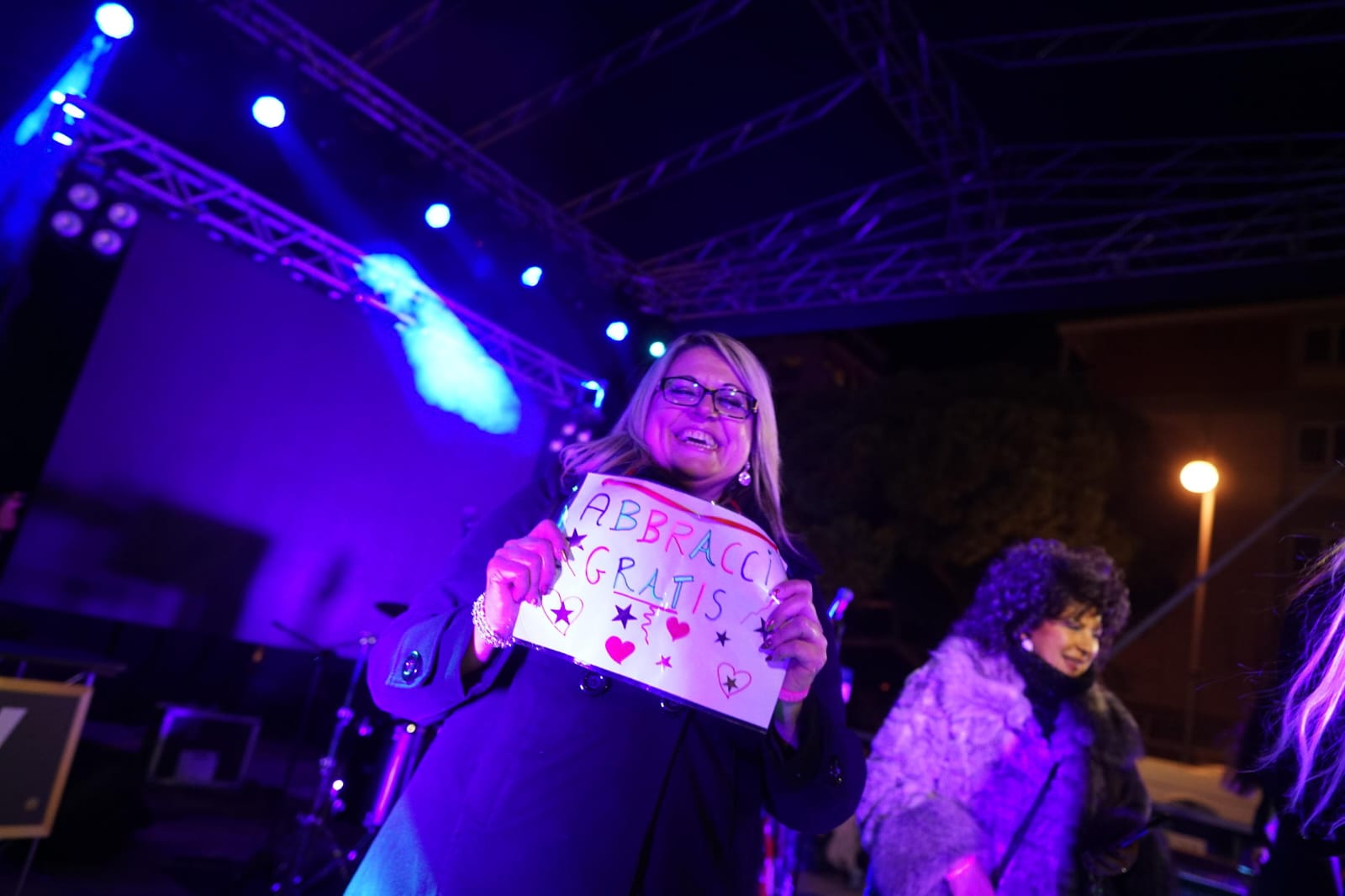 Immagine per A Natale regala un abbraccio: Tiziana Macorini torna in piazza Vittoria a fine dicembre