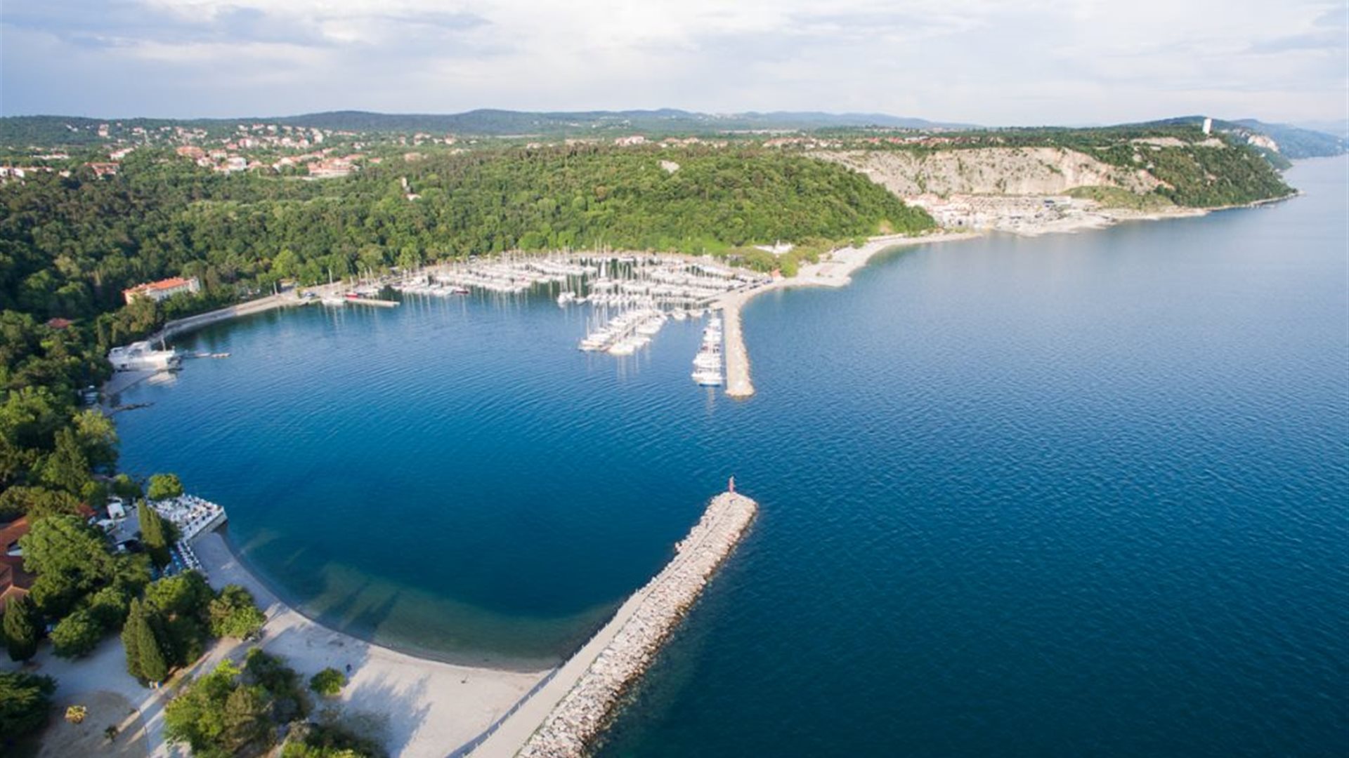 'Il Mare d'Inverno' in Friuli Venezia Giulia: Volontari al lavoro contro l'inquinamento da plastica