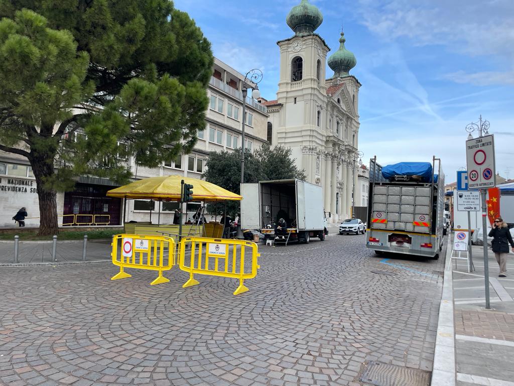 Gorizia si prepara all'inaugurazione di Go! 2025: parcheggi blu garantiti ma corteo off-limits