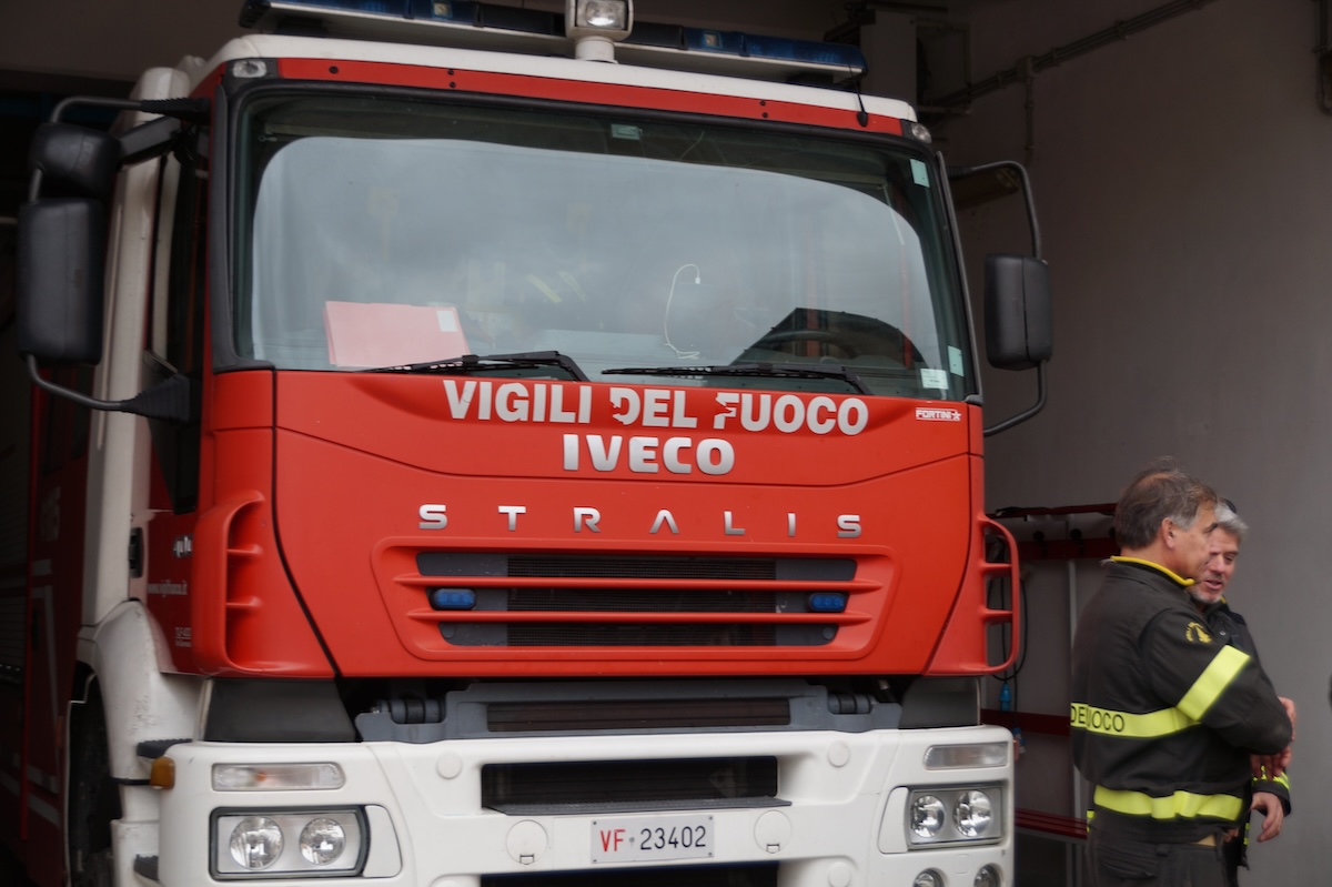 Immagine per Incendio sulla strada tra Selz e Doberdò, partita subito la bonifica sul Carso