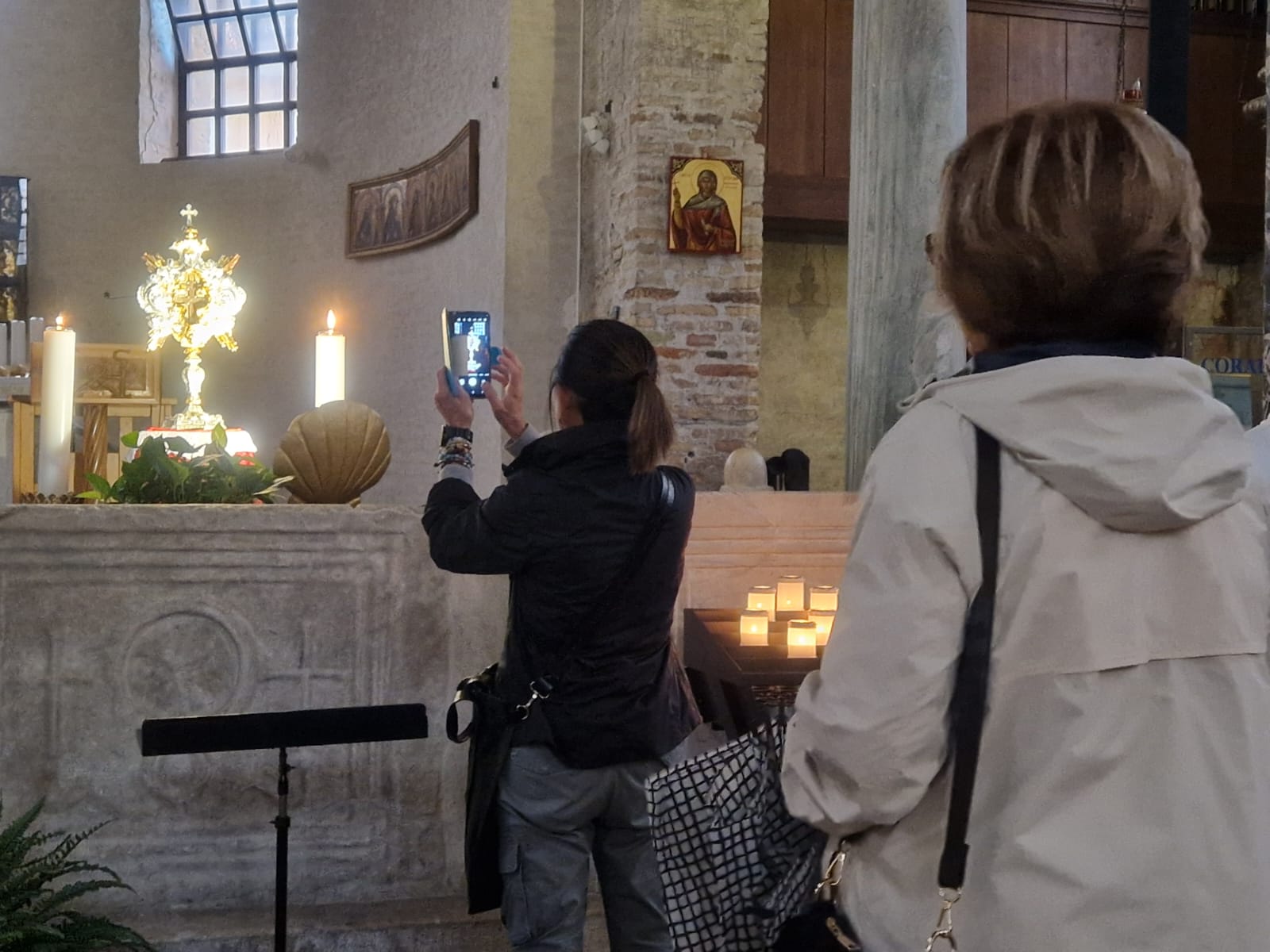 La reliquia della Croce di Gesù sull'altare a Grado, quel frammento del sacrificio