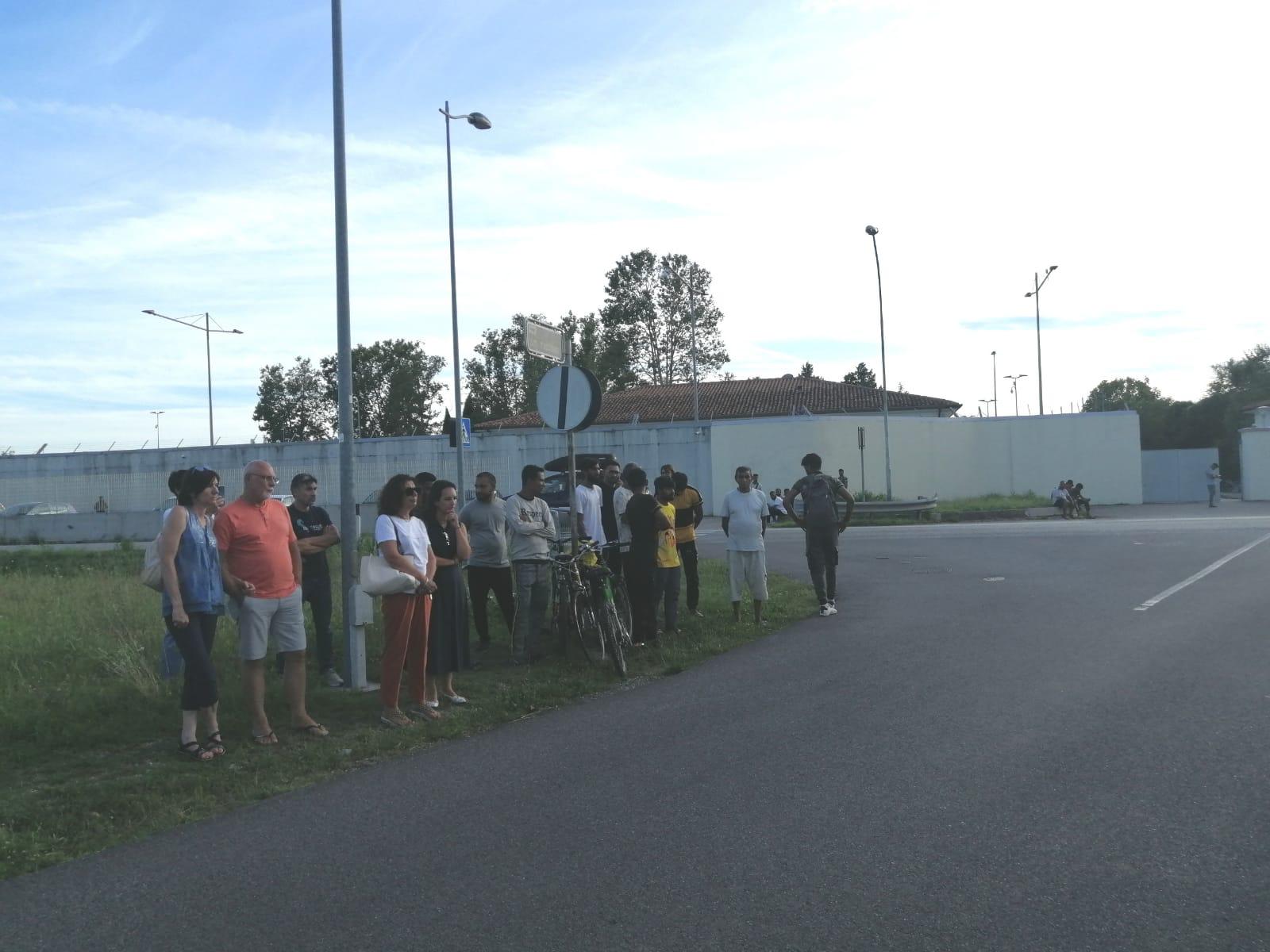 Immagine per Cara sovraffollato a Gradisca, centrosinistra in piazza davanti al prefetto