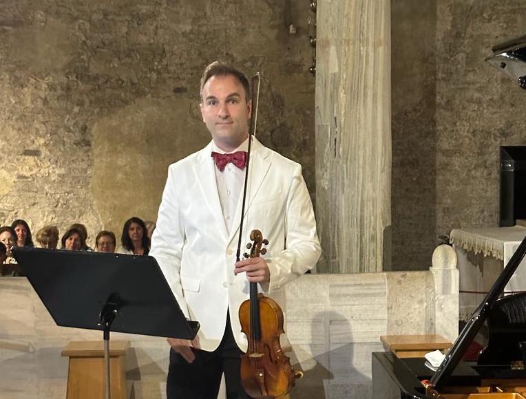 La star del violino Stefan Milenkovich incanta Grado, Basilica piena