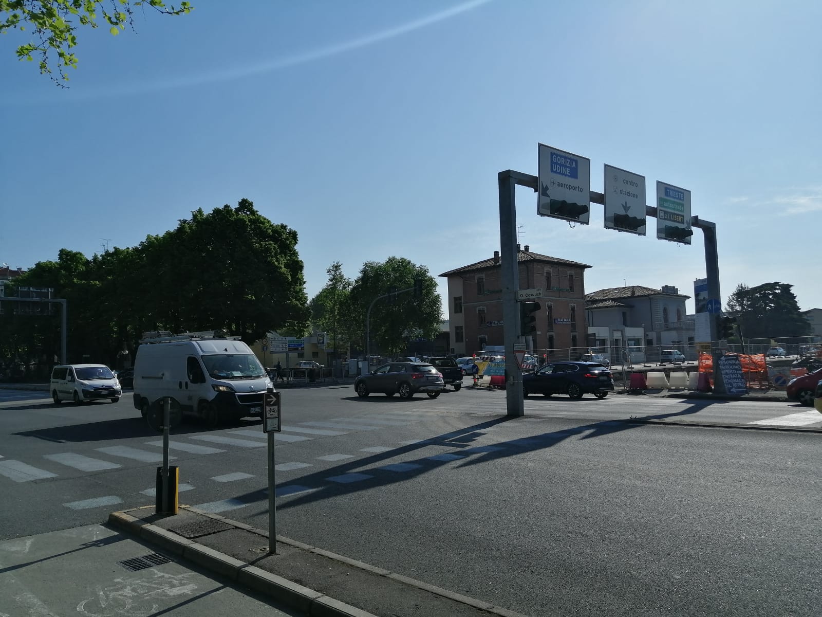 Immagine per A Monfalcone il nodo sicurezza nel traffico di viale Verdi, caos segnalatica