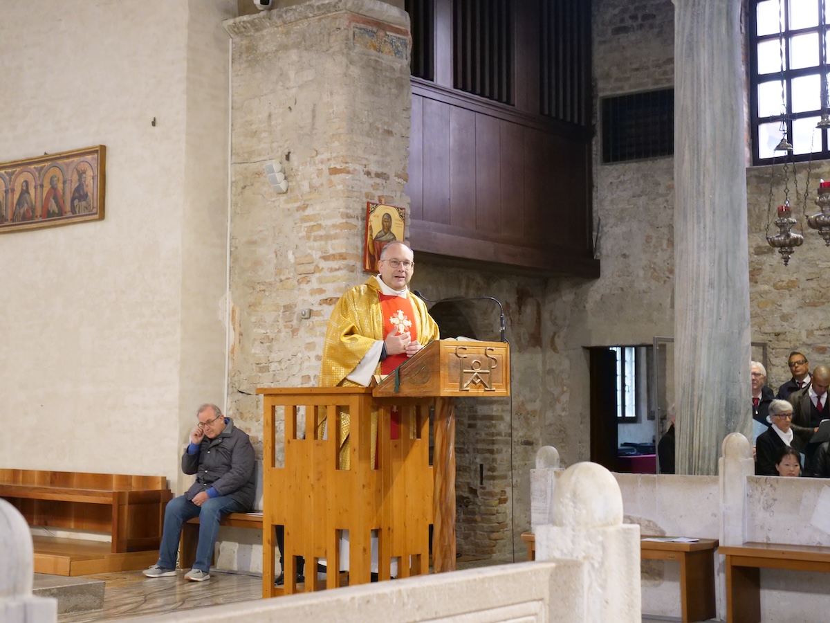 Immagine per Don Paolo chiama i fedeli per Natale a Grado, coro da Fossalta a Santo Stefano