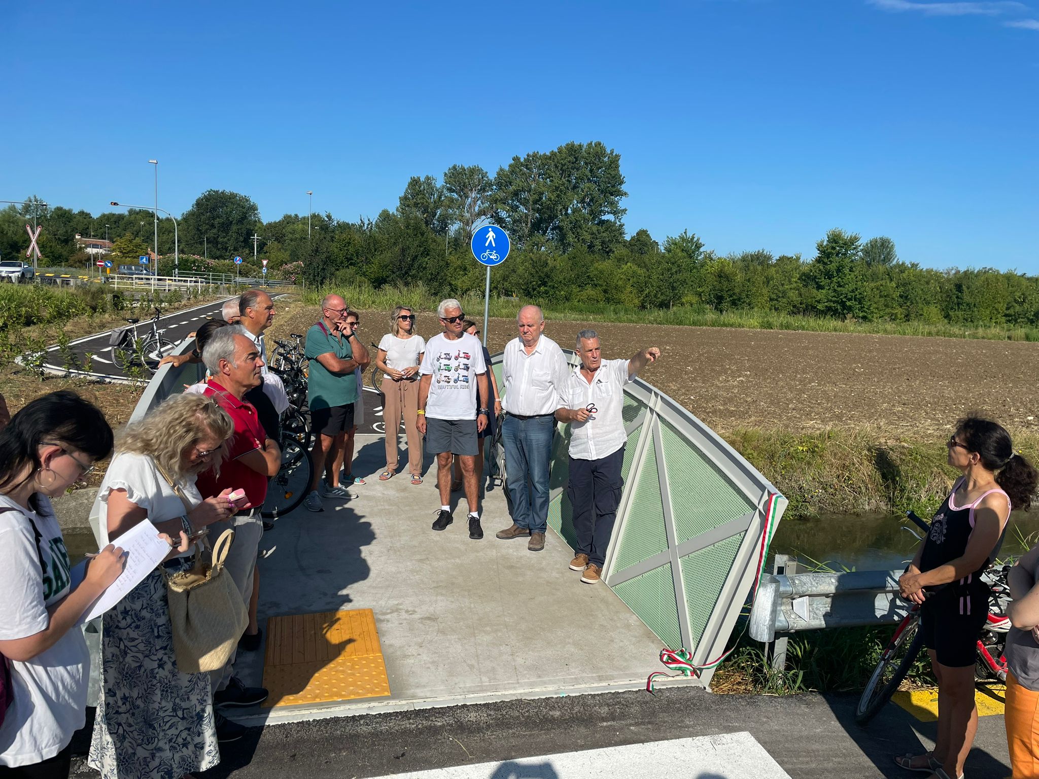 Immagine per Cresce la rete ciclabile a Staranzano, aperto il ponticello su via delle Acacie