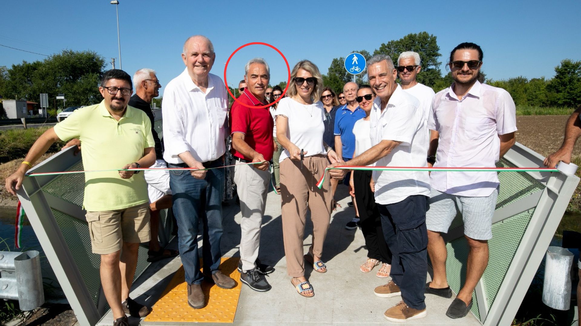 Immagine per Consigliere di minoranza fotografato con sindaco e assessori, polemica a Staranzano