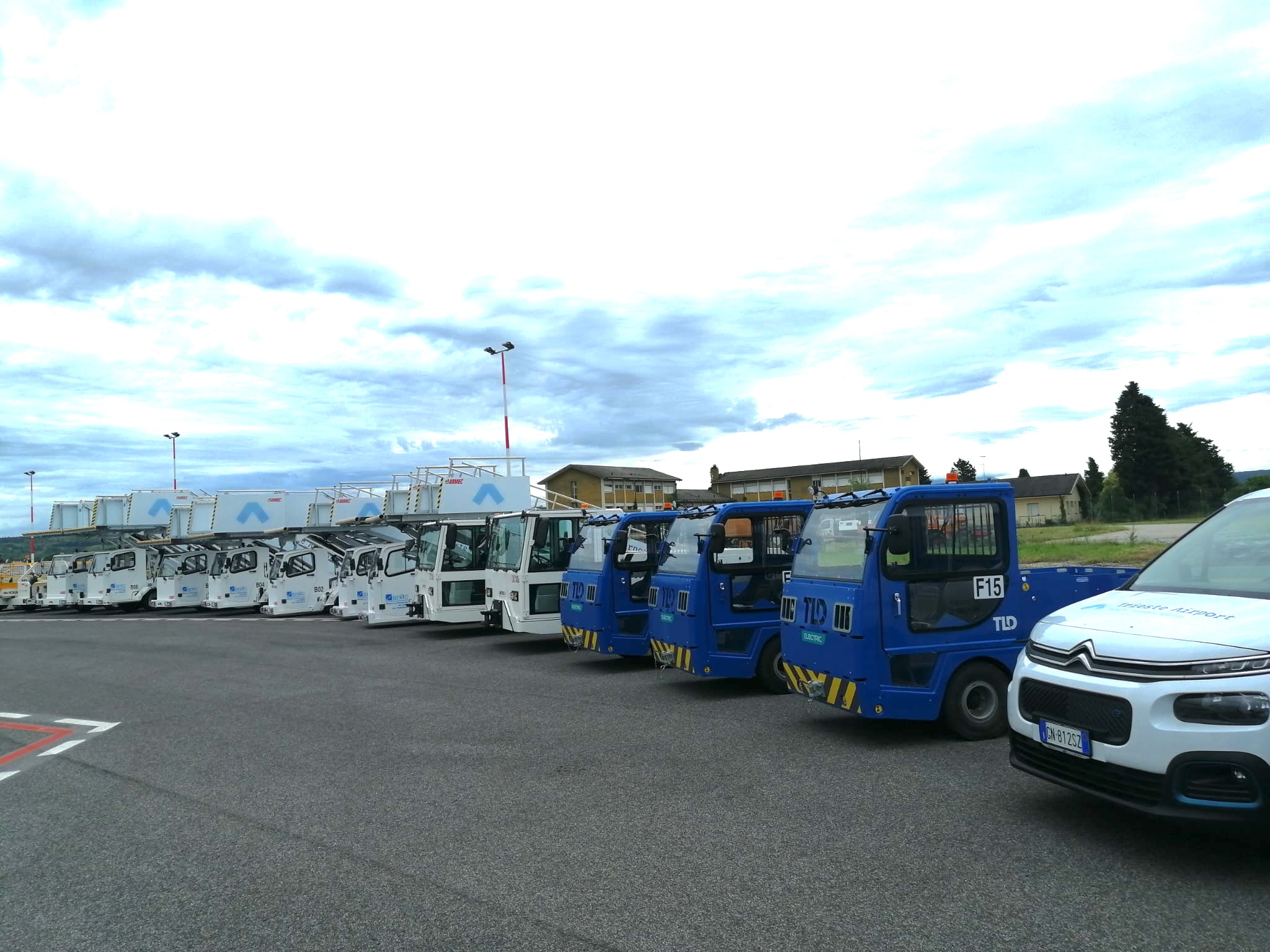 Immagine per Fotovoltaico, mezzi elettrici e zero emissioni: così l'aeroporto di Ronchi diventa green