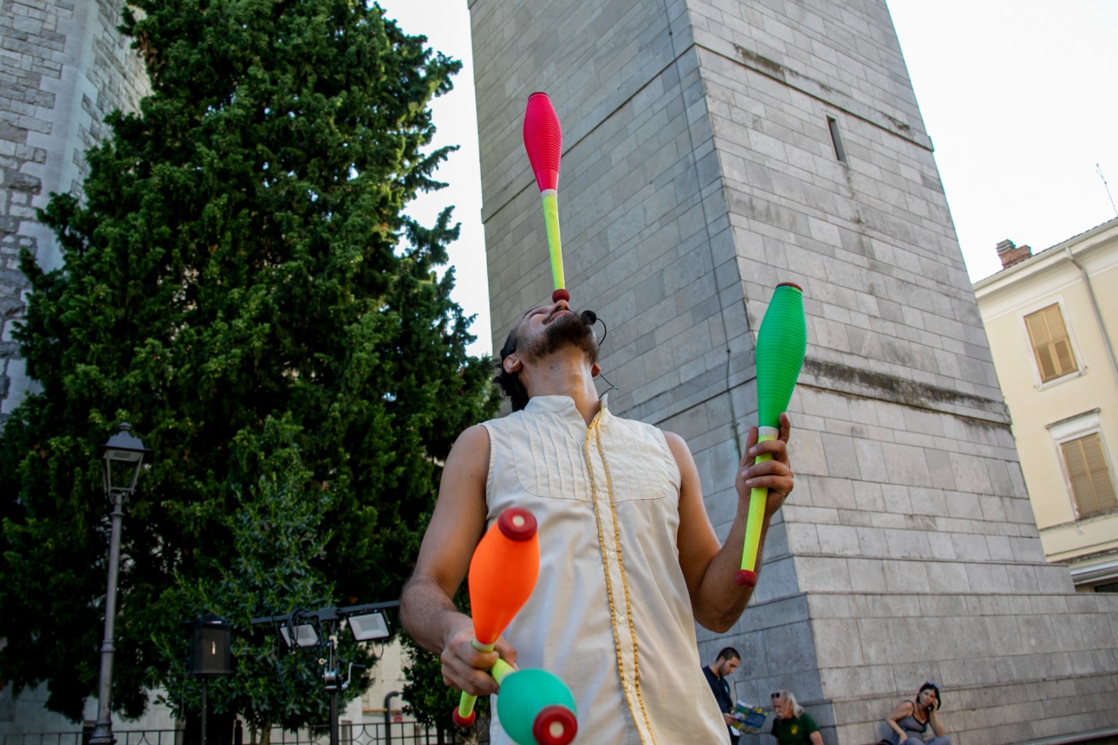 Immagine per Gli artisti di strada colorano Monfalcone, magia e divertimento in centro città