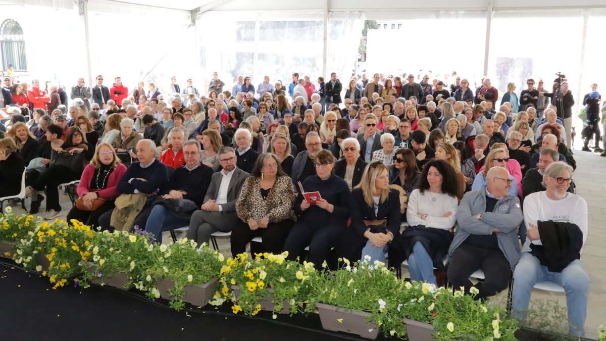 Monfalcone, sold out per il libro-manifesto di Cisint che infiamma Geografie