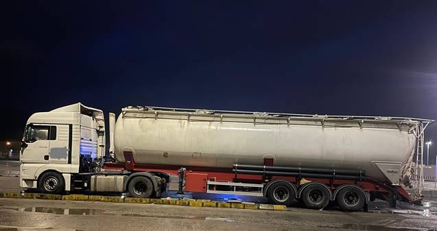 Immagine per Trasporta sei migranti dentro un camion cisterna, passeur fermato a Monfalcone