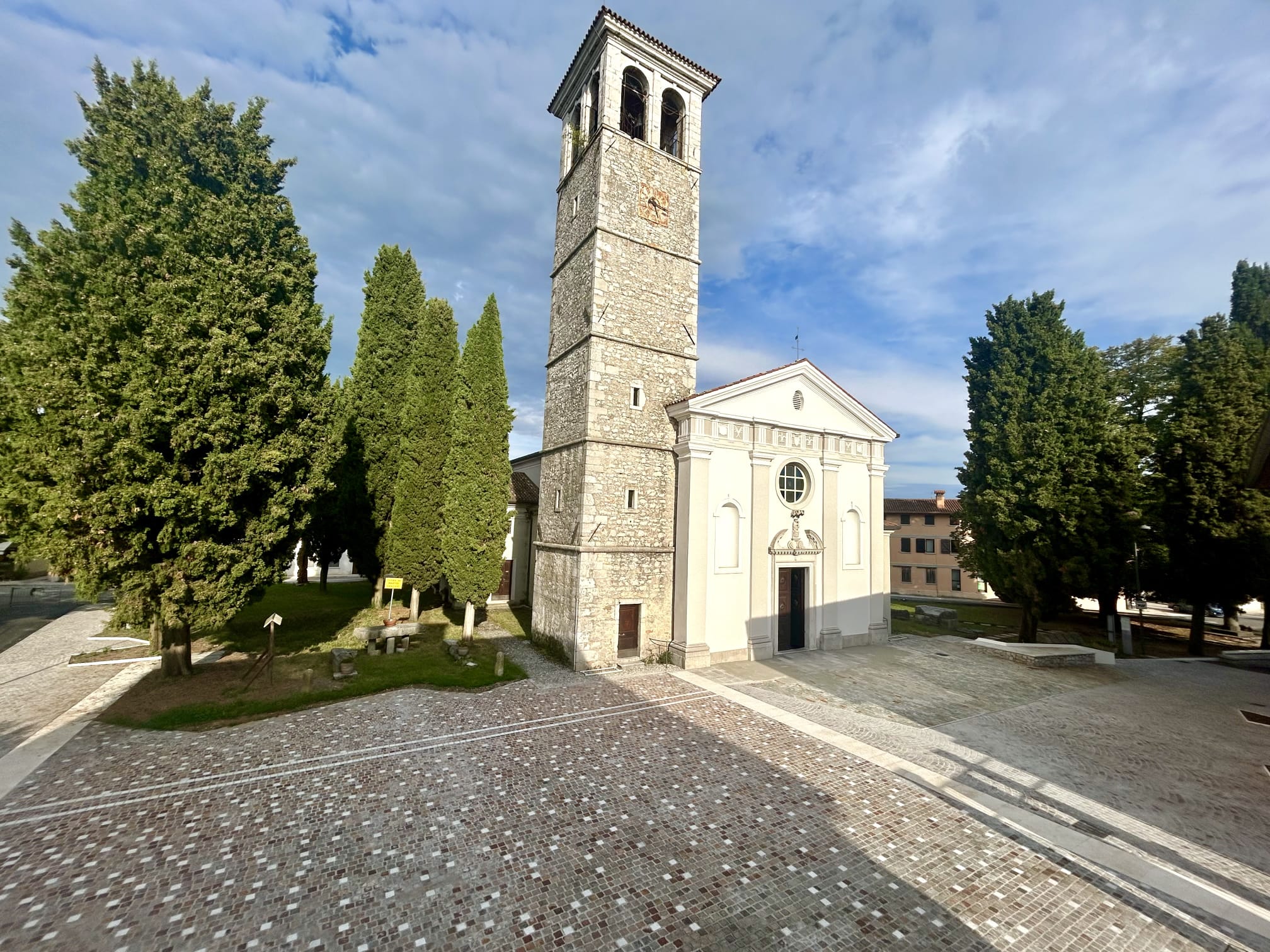 Come cambia il volto di piazza Santi Martiri, area pronta ad aprire a San Canzian