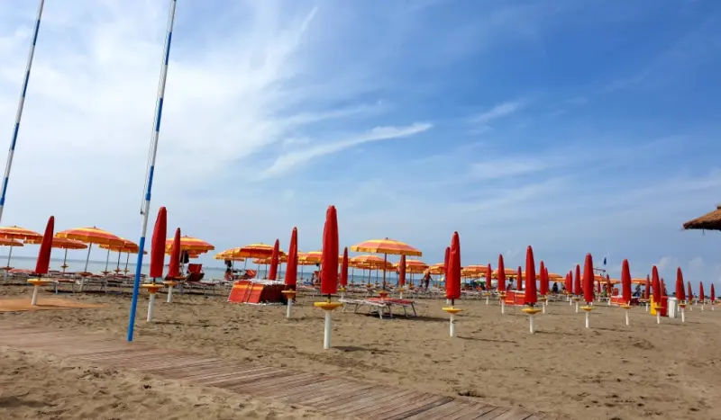 Immagine per La spiaggia Git sempre più accessibile ai disabili, arrivano i tandem a Grado