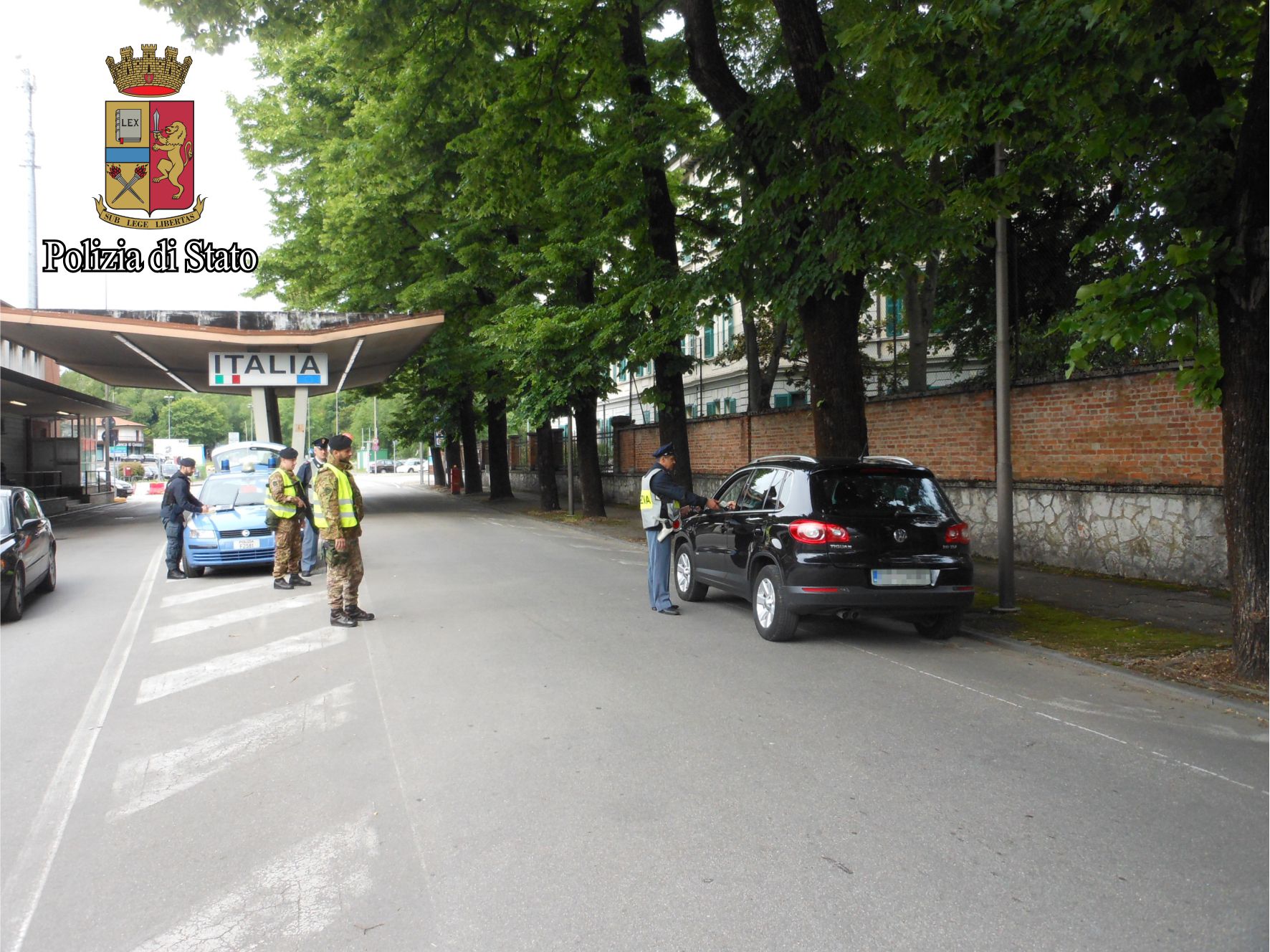 Immagine per Permesso di soggiorno negato, migrante spacca le finestre di Casa Rossa