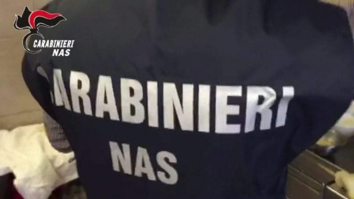 Nas in casa di riposo a Grado, operatrice ubriaca cade e colpisce anziano