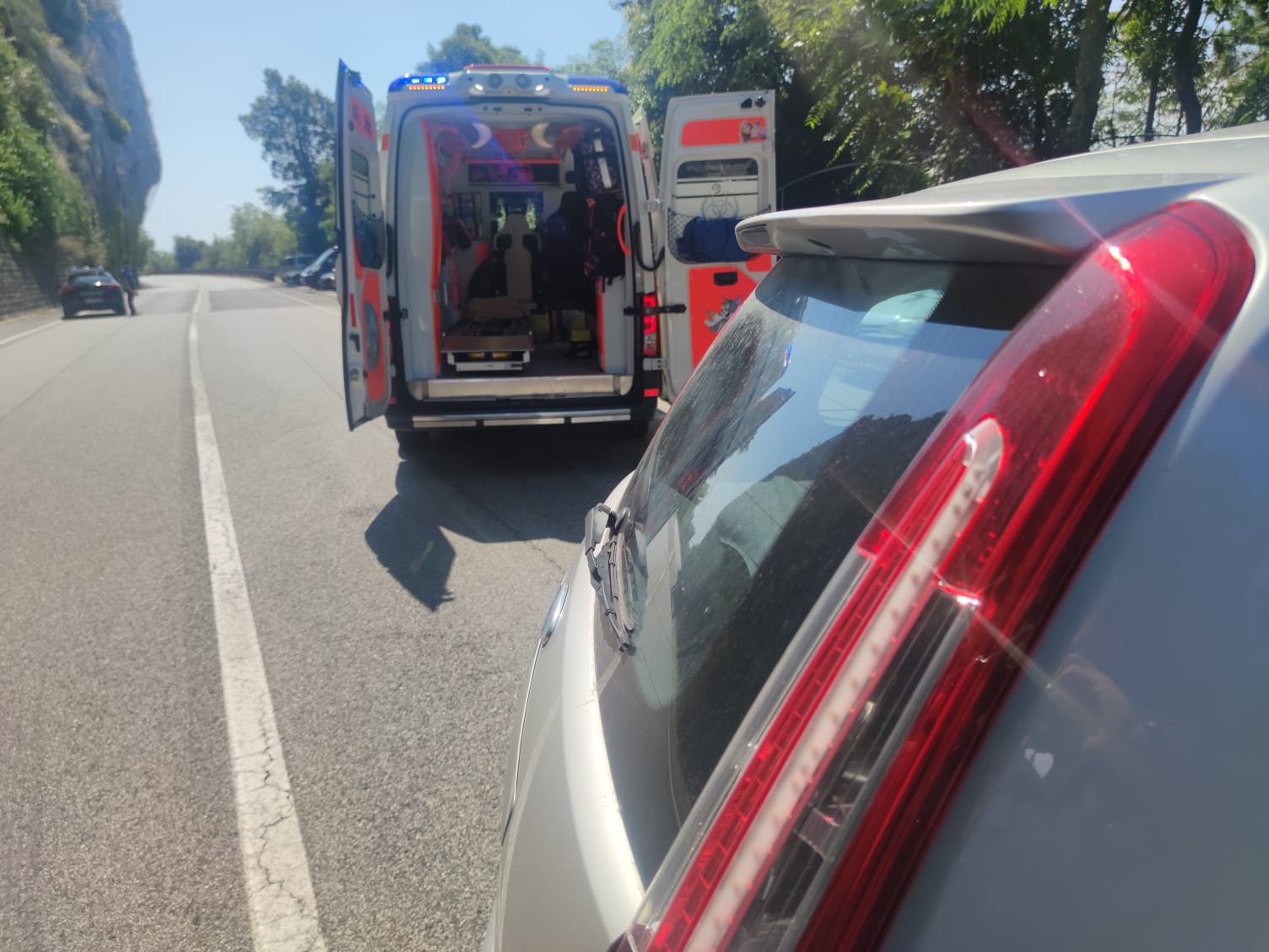 Immagine per Scontro auto-moto sulla strada costiera, traffico bloccato ad Aurisina