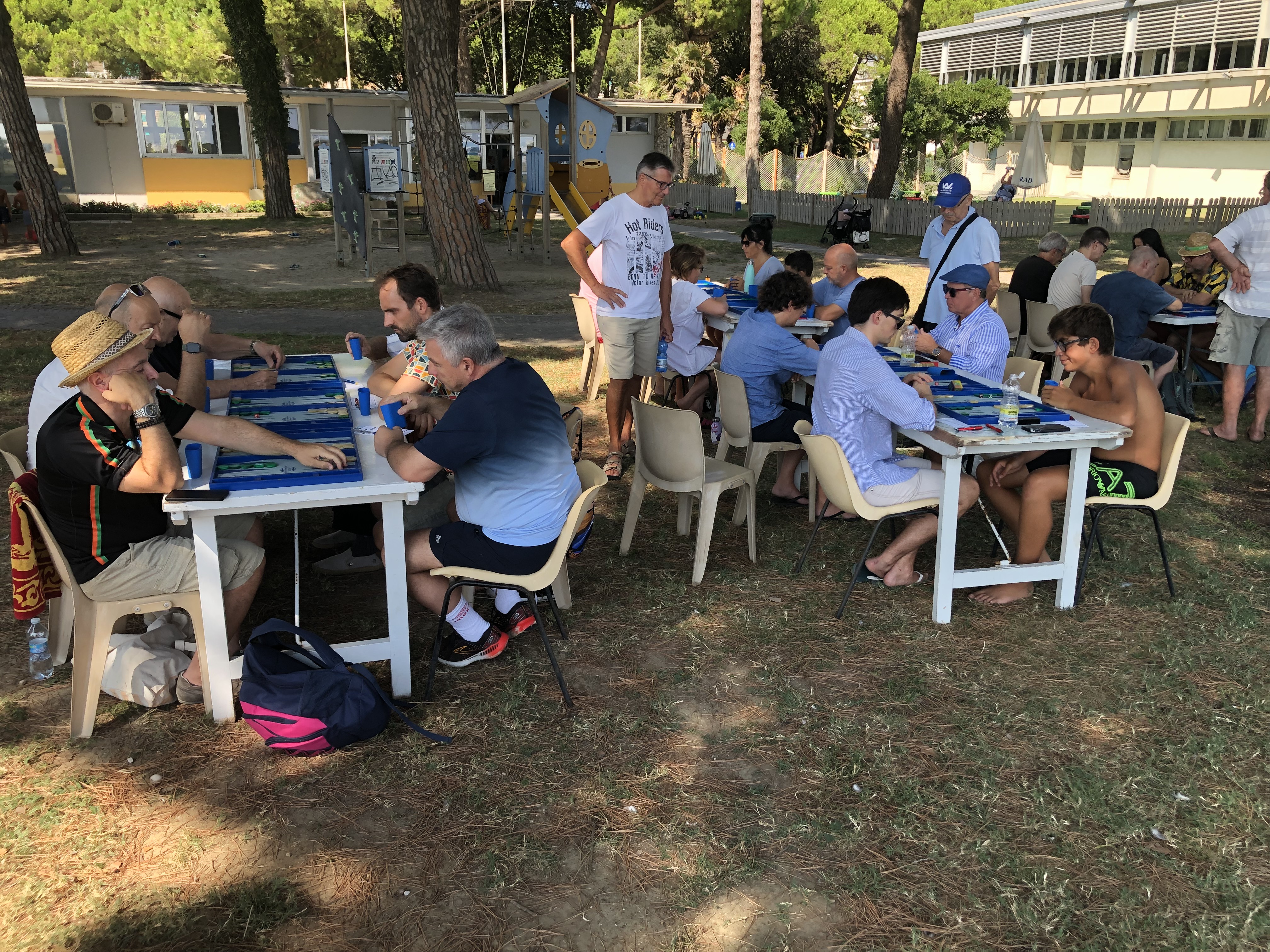 Immagine per Backgammon chiama 50 appassionati in spiaggia, Braconi campione a Grado