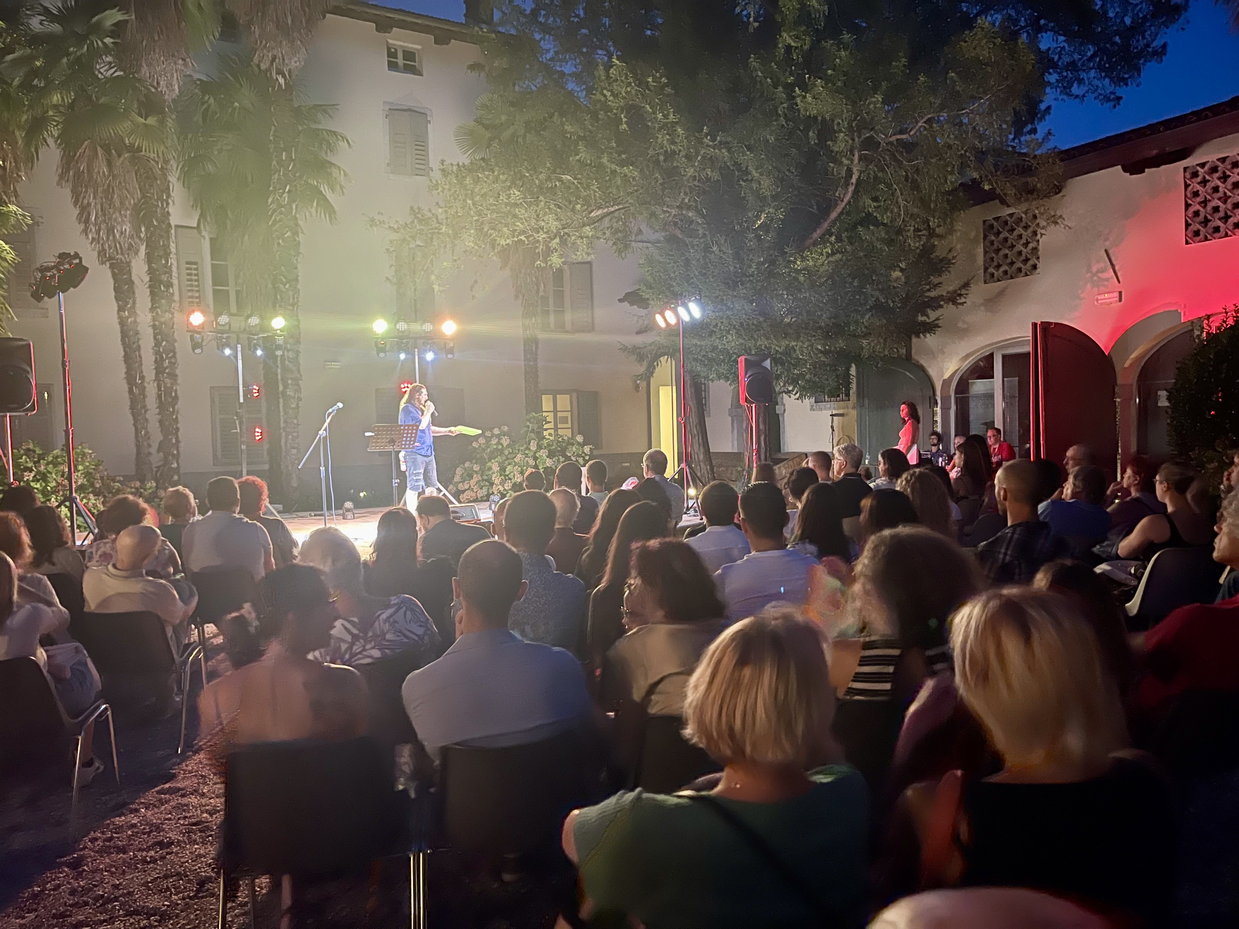 Immagine per Partono le serate del Cantaquartieri, 40 ragazzi cantano dalle hit Disney agli Abba