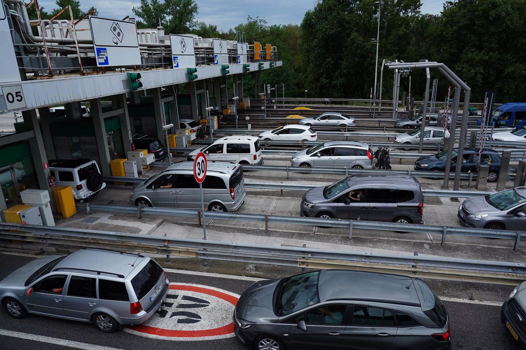 Immagine per Traffico intenso nel weekend in Fvg, bollino rosso alla barriera Lisert verso Trieste