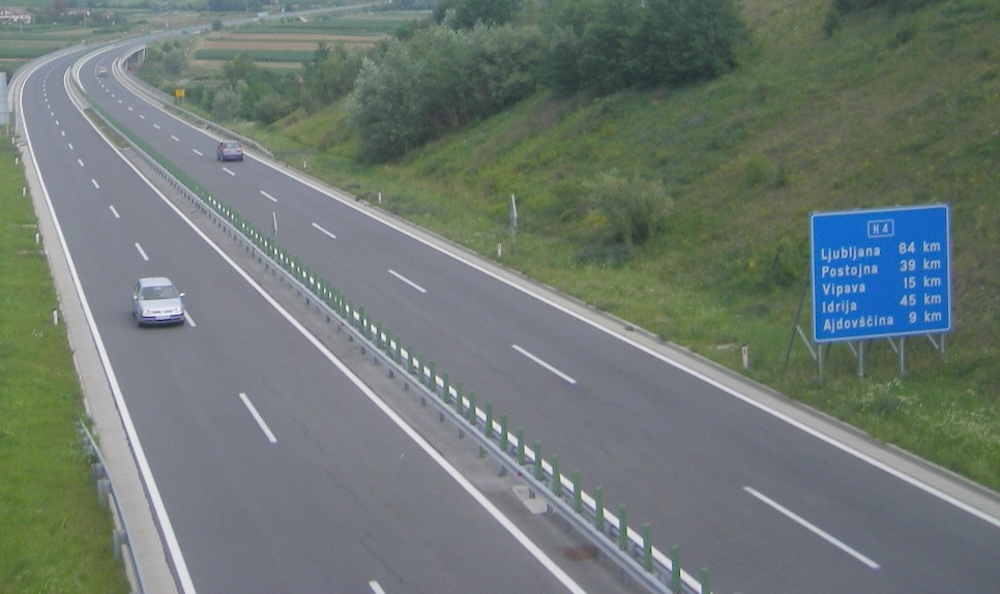 Sfreccia in superstrada a 189 km/h verso il confine di Gorizia, denunciato 19enne