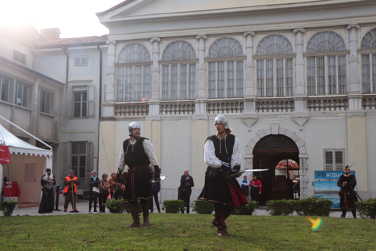 Tra duelli e cultura inizia la festa di Contea, «tanti auguri Gorizia»