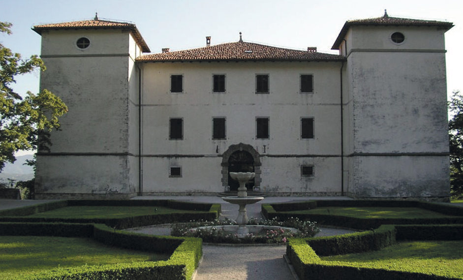 Gli antichi mobili dei conti Coronini, quel salotto riapre nel Castello di Kromberk