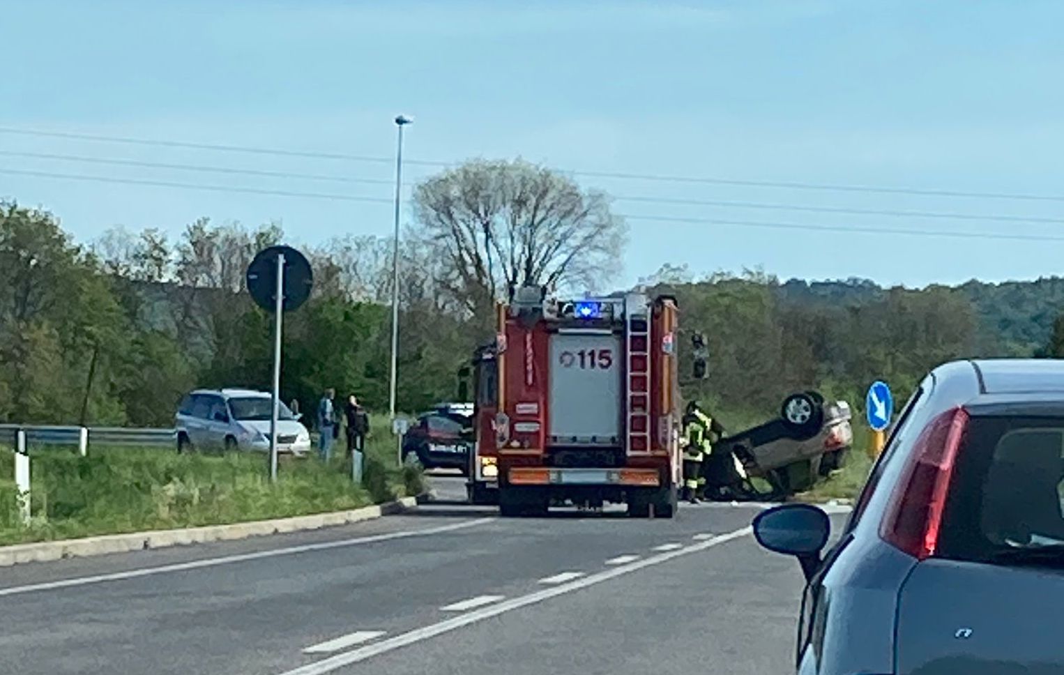 Immagine per Cappottata con l'auto sulla 56bis a Mossa, soccorsa quarantenne