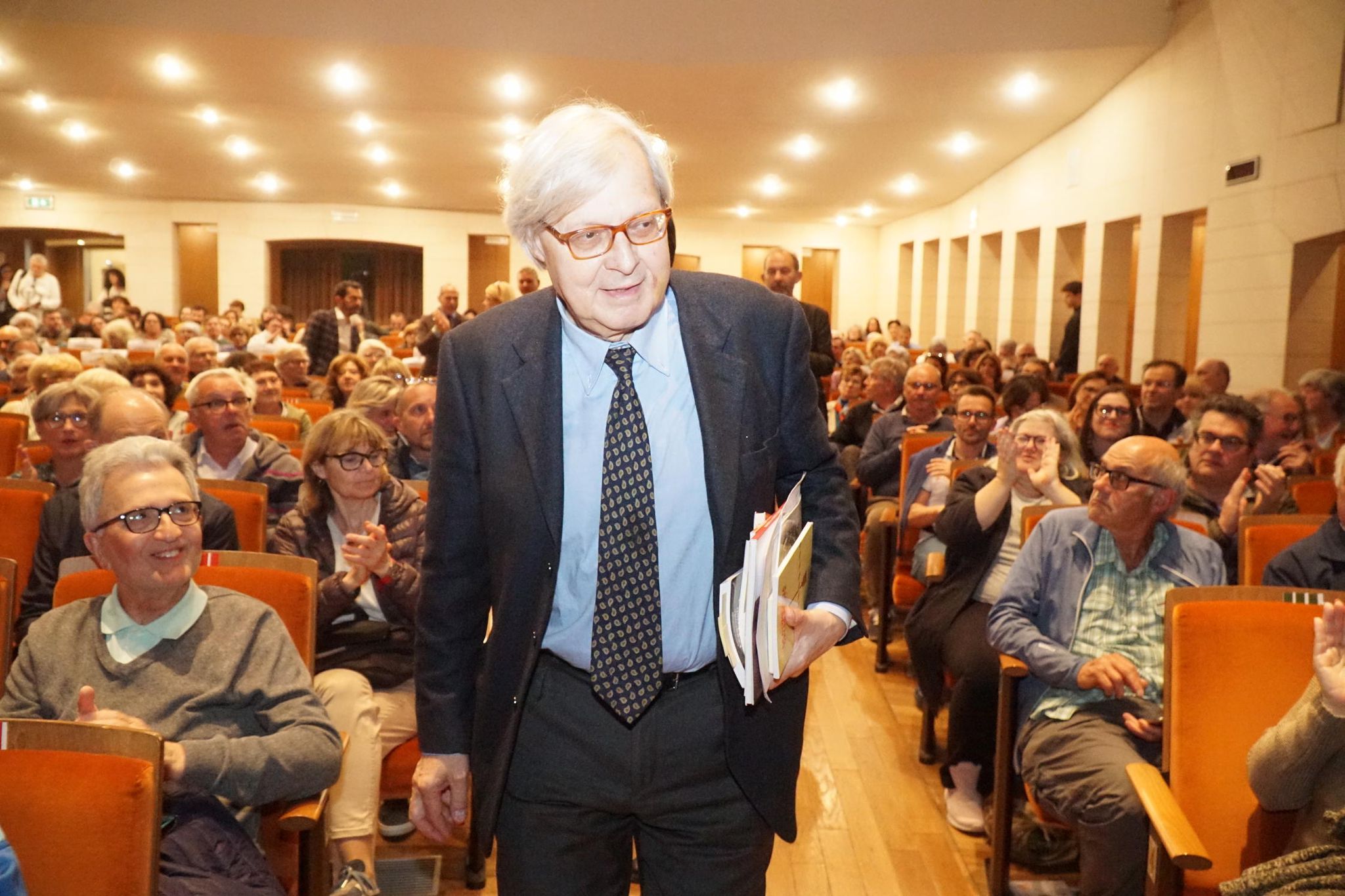 Immagine per Sgarbi senza peli sulla lingua a Gorizia, le sue idee per un grande 2025