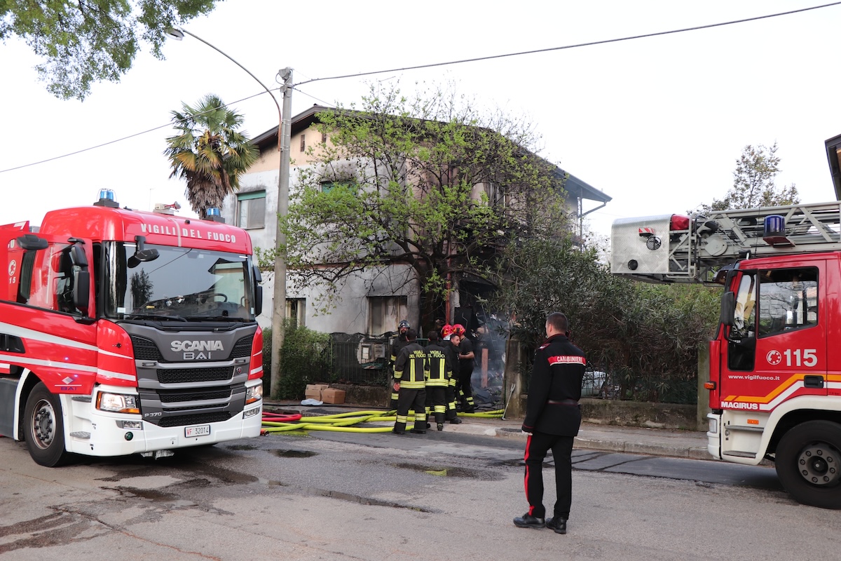 Catasta Di Oggetti In Fiamme A Gorizia, Due Uomini Ustionati E Anziana ...