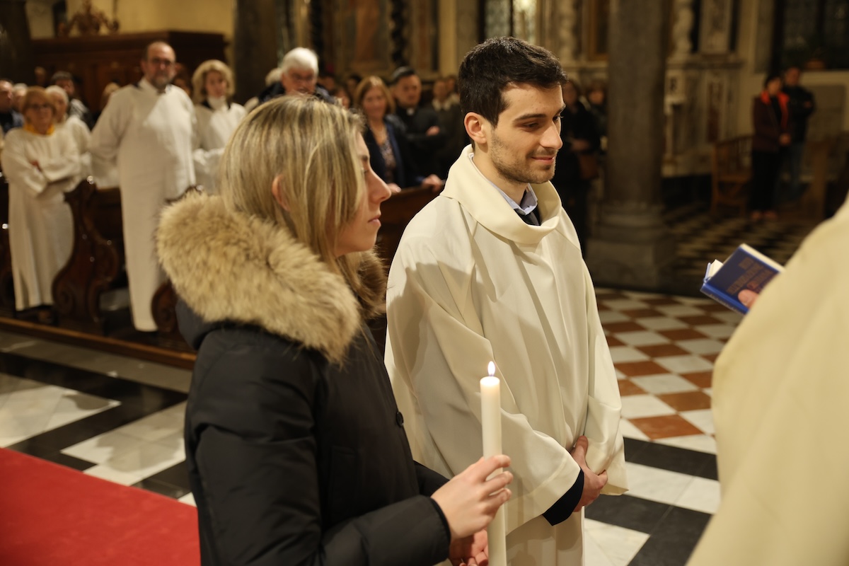 La fede del giovane Kevin, il battesimo nella notte di Pasqua in Cattedrale a Gorizia