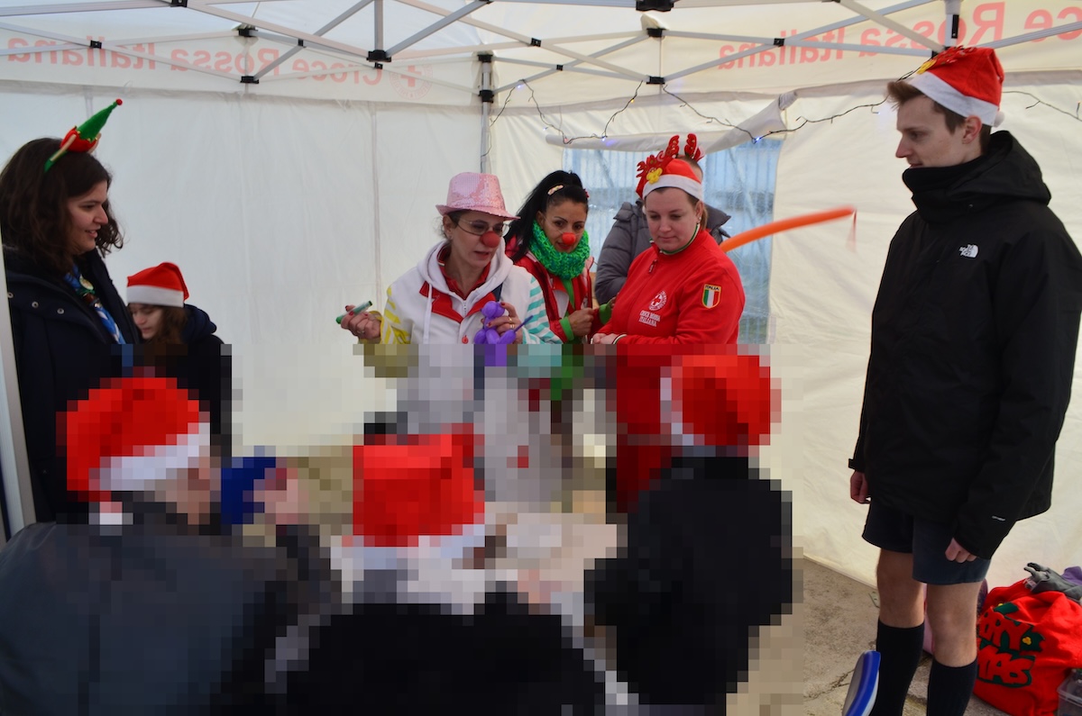 Babbo Natale entra nel carcere di Gorizia, festa per papà e loro famiglie