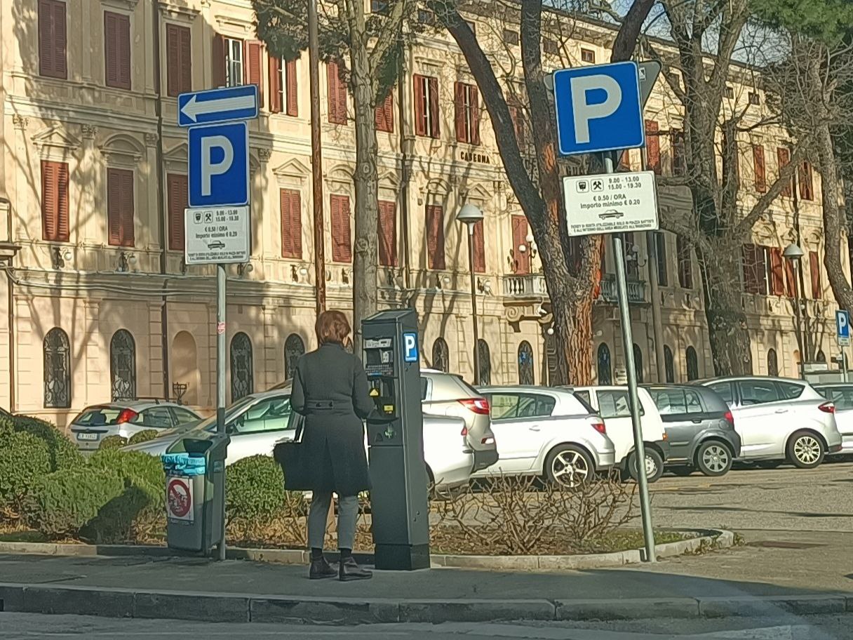 Gorizia, critiche su nuovi parcometri: cosa cambia con le colonnine